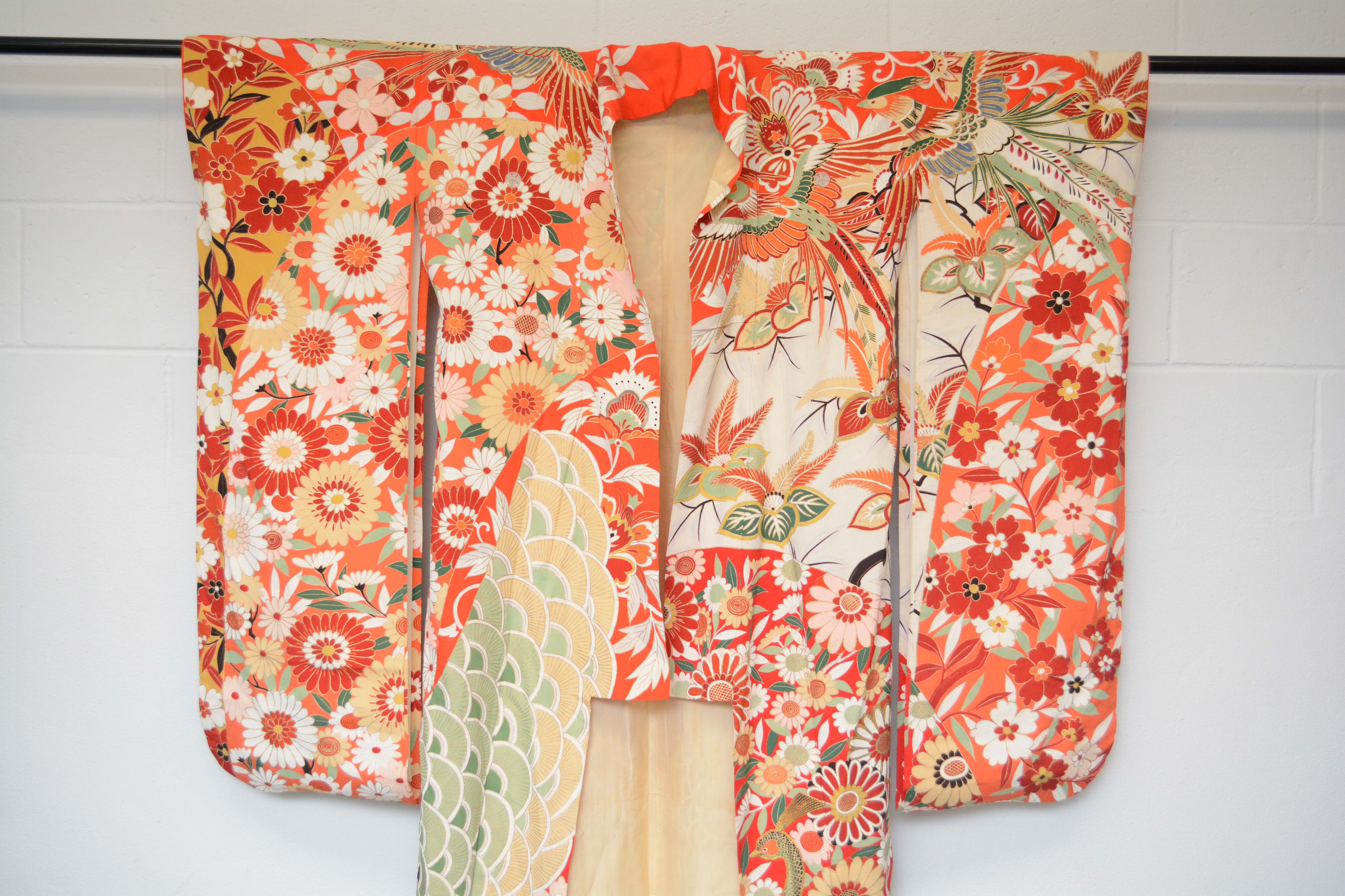 Circa 1930 Vintage Handwoven Silk Crepe Formal Five Crested Furisode Kimono