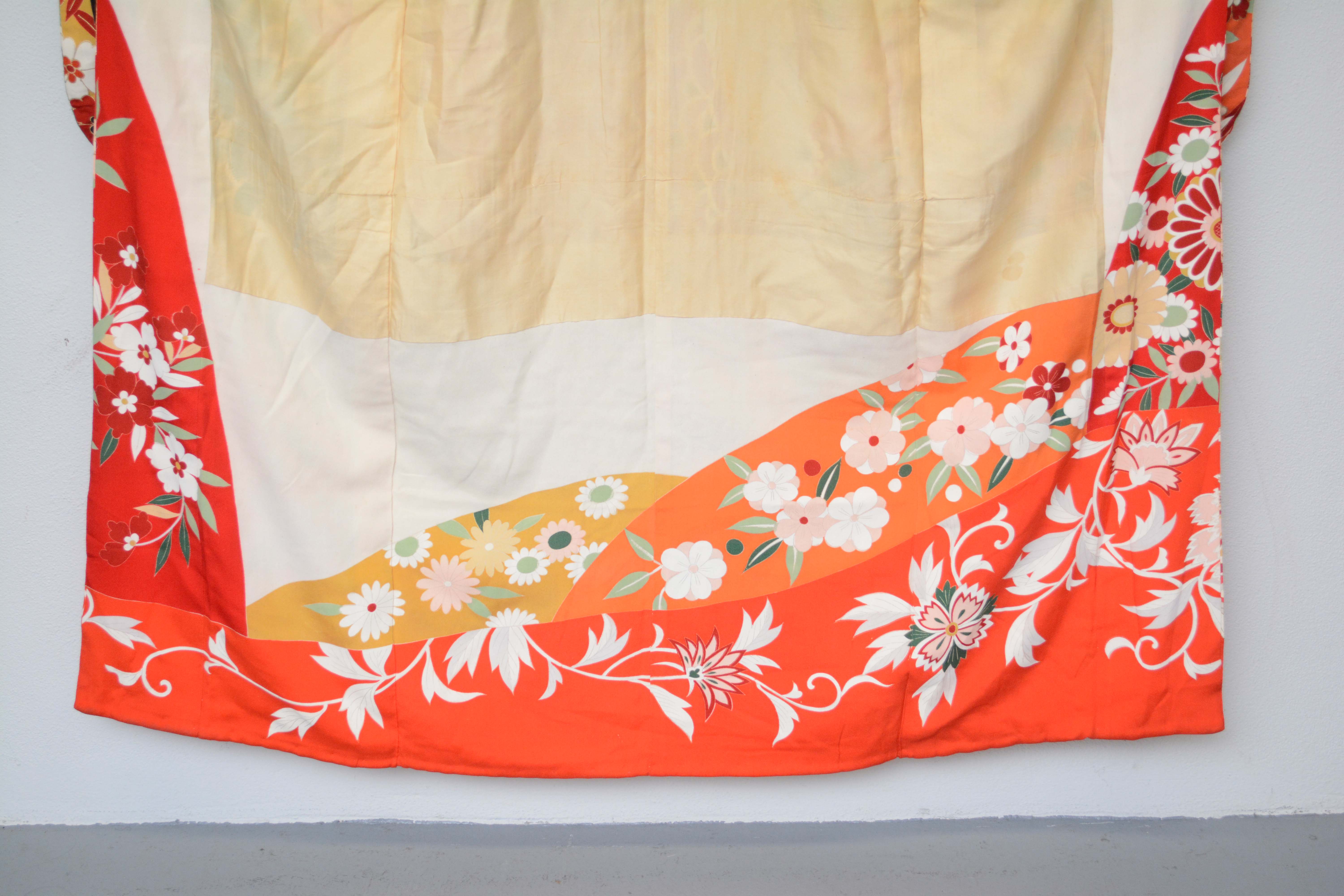 Circa 1930 Vintage Handwoven Silk Crepe Formal Five Crested Furisode Kimono