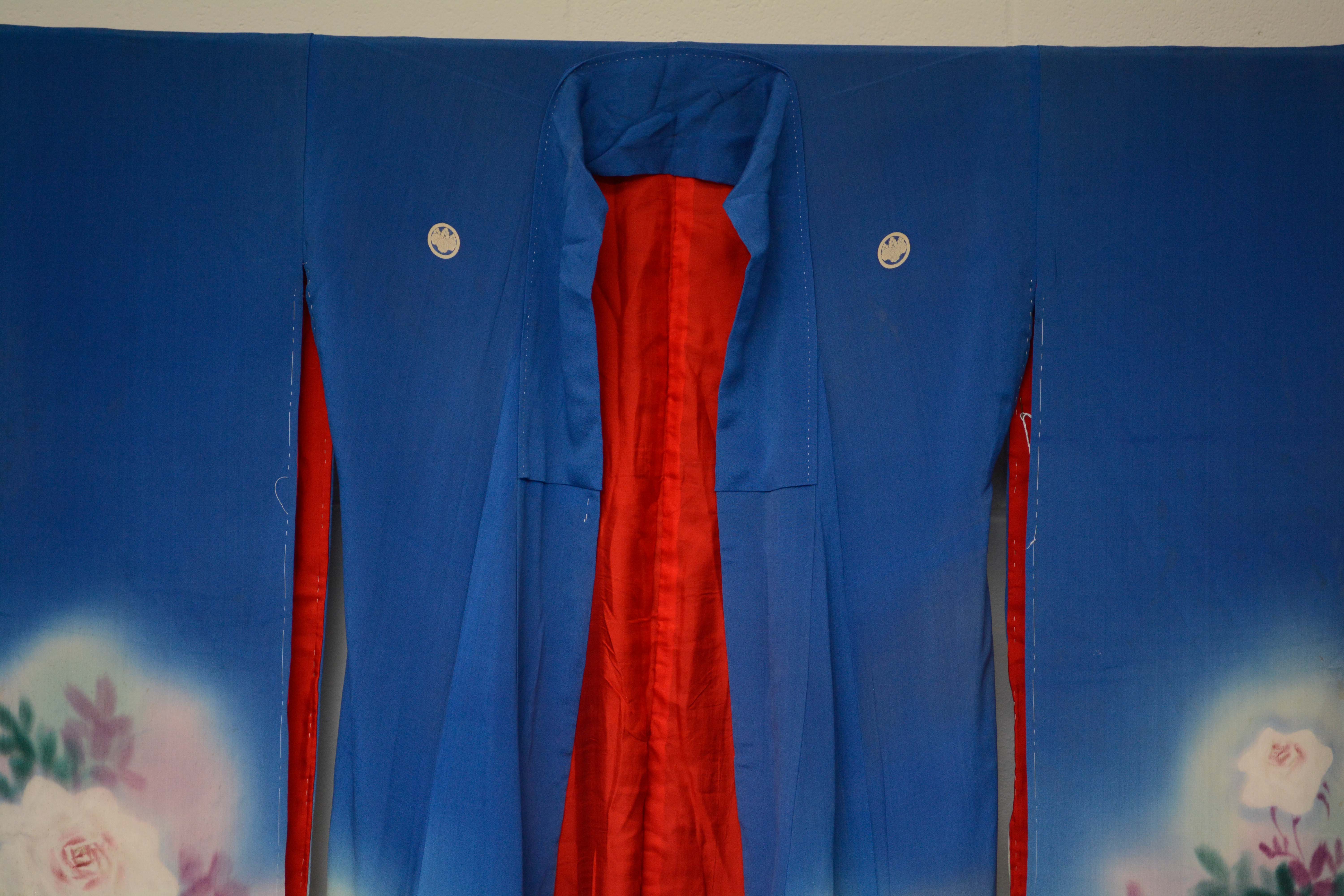 Circa 1910s Antique Handwoven Silk Crepe Formal Crested Furisode Kimono