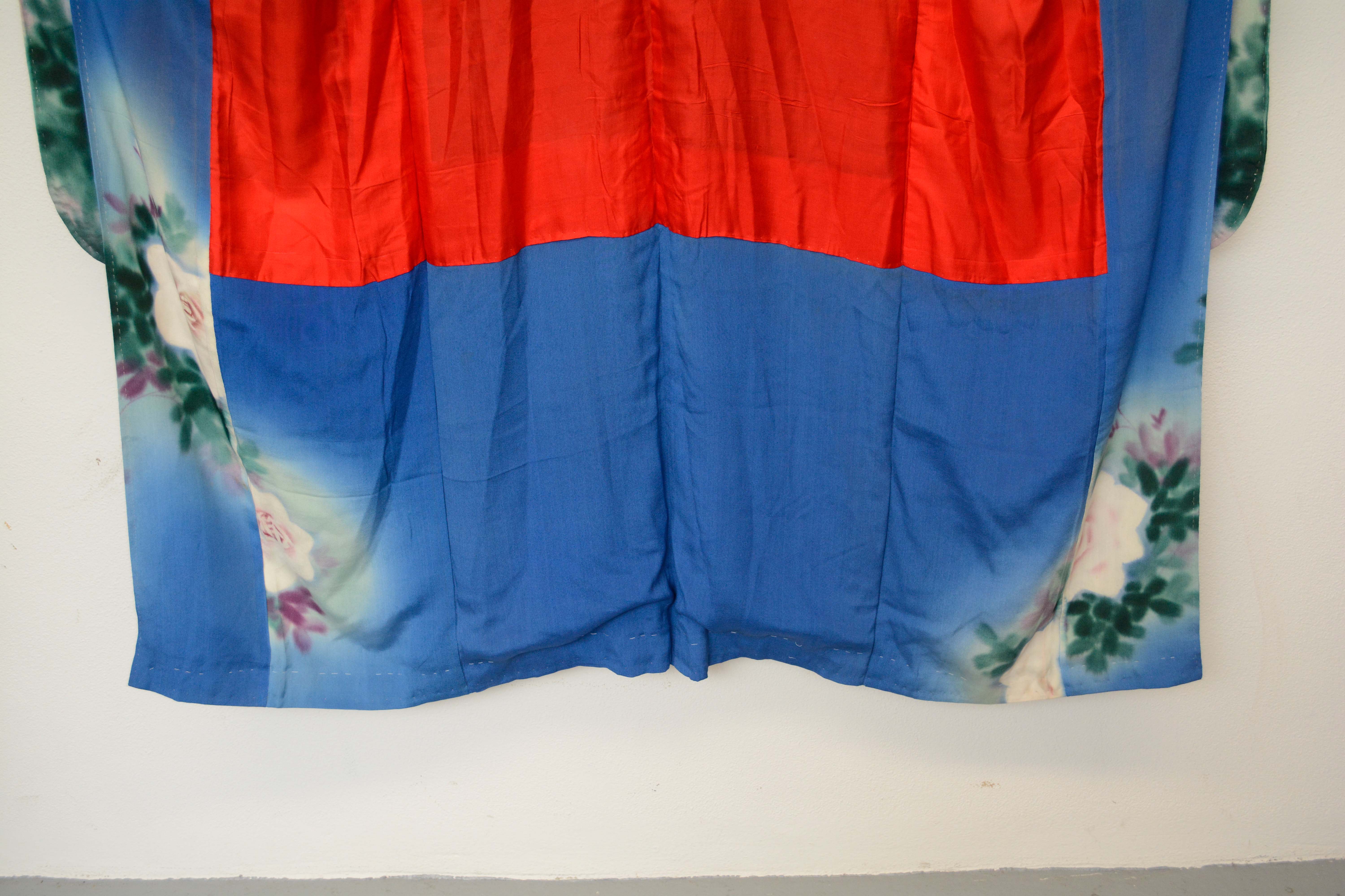 Circa 1910s Antique Handwoven Silk Crepe Formal Crested Furisode Kimono