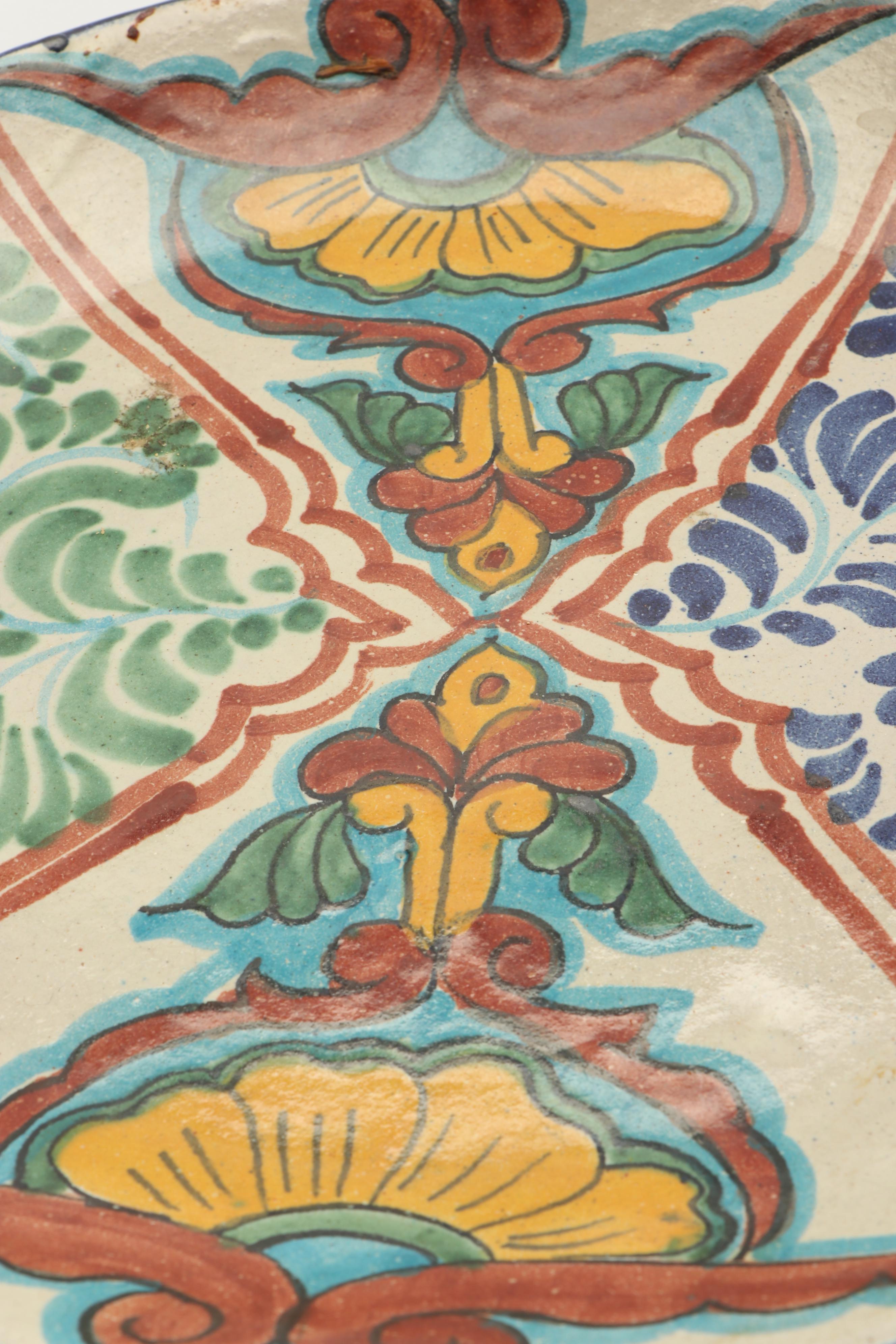 Hand-Painted Faiënce Italianate Earthenware Plates with Glass Chargers