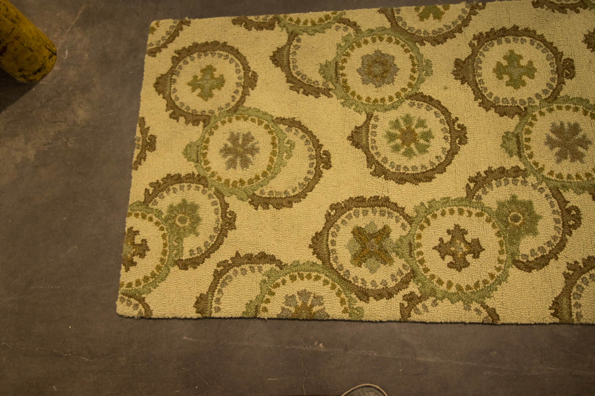 Hand Tufted "Dazzle" Wool Pile Accent Rug