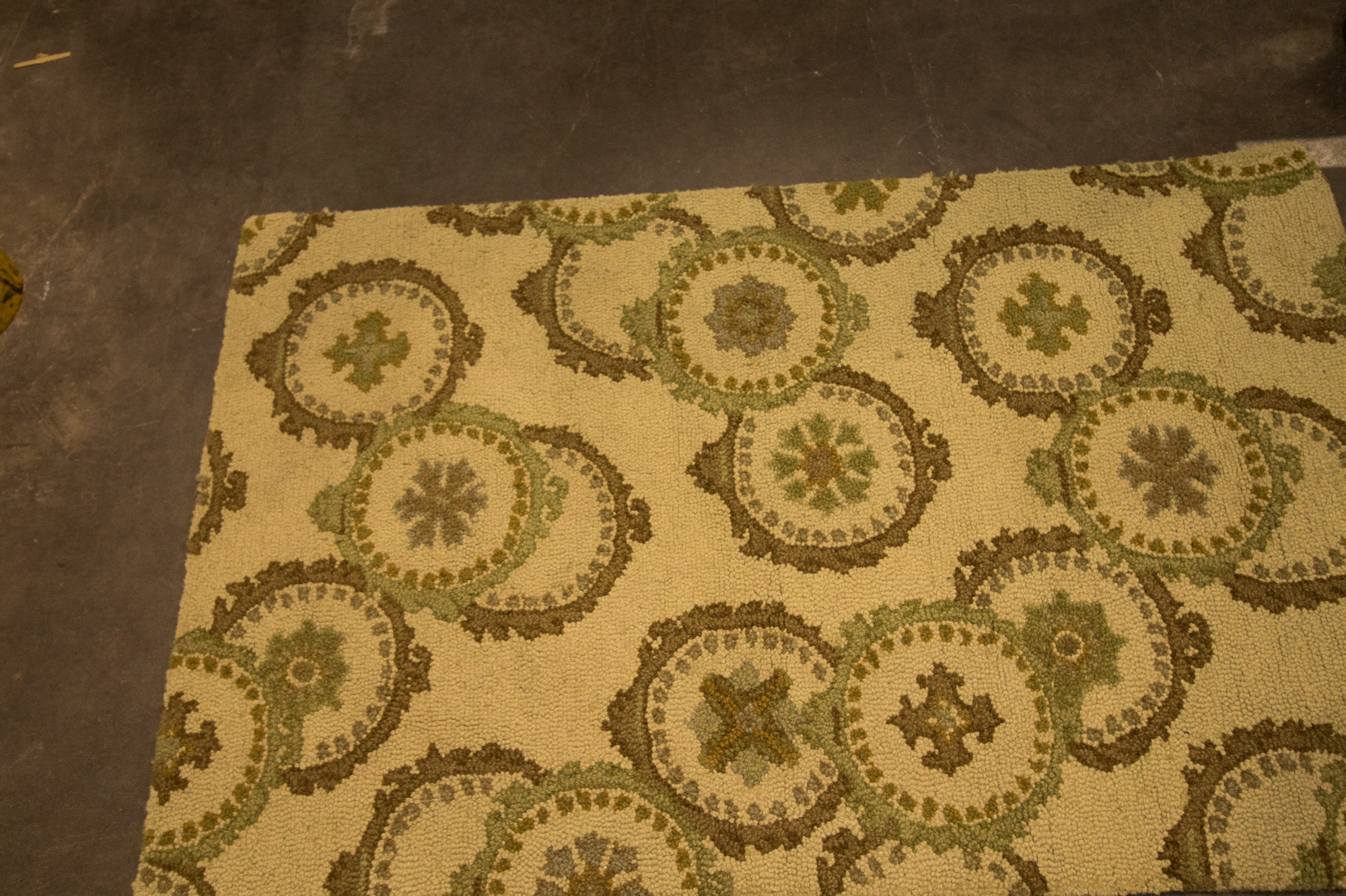 Hand Tufted "Dazzle" Wool Pile Accent Rug