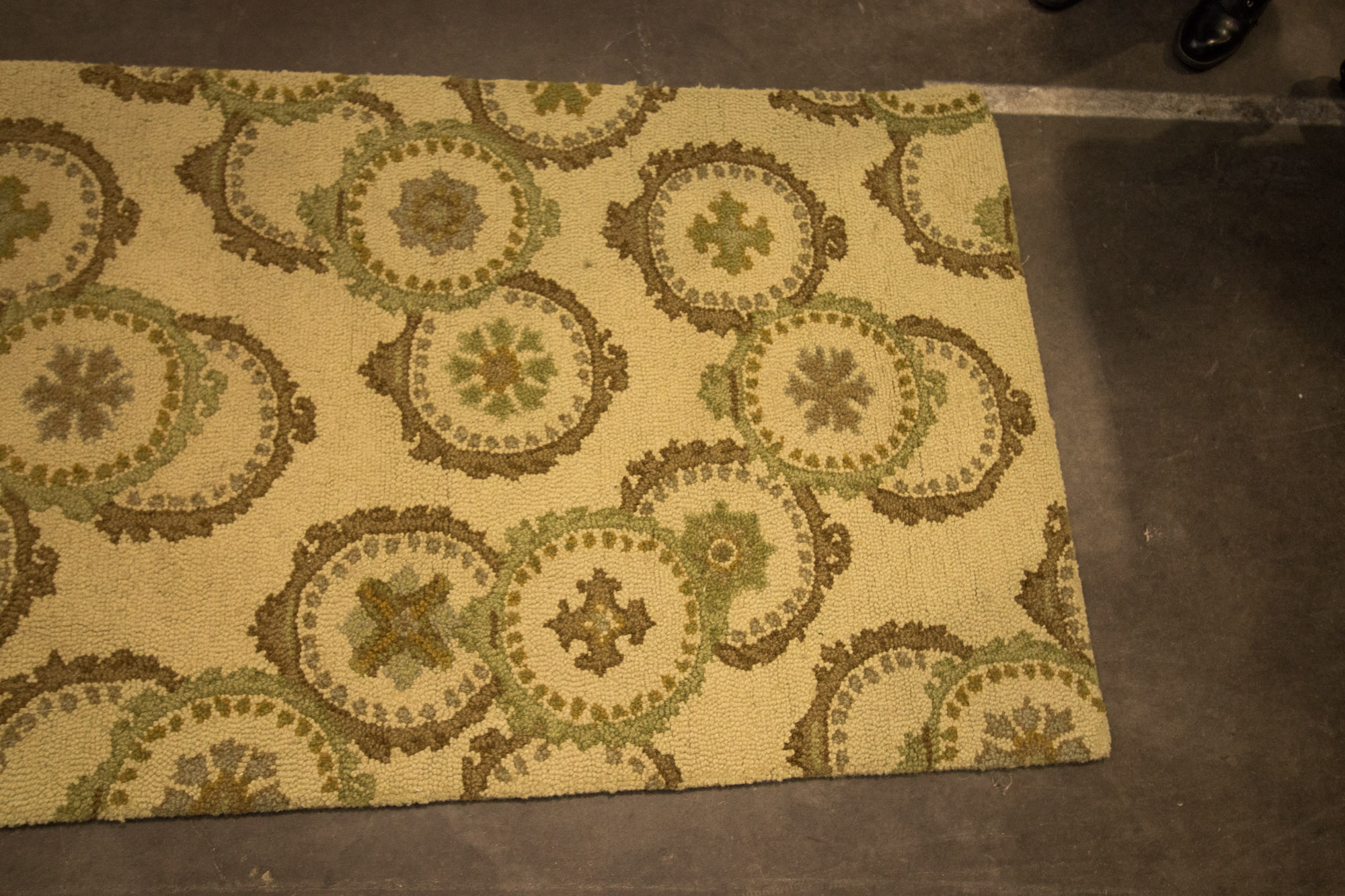 Hand Tufted "Dazzle" Wool Pile Accent Rug