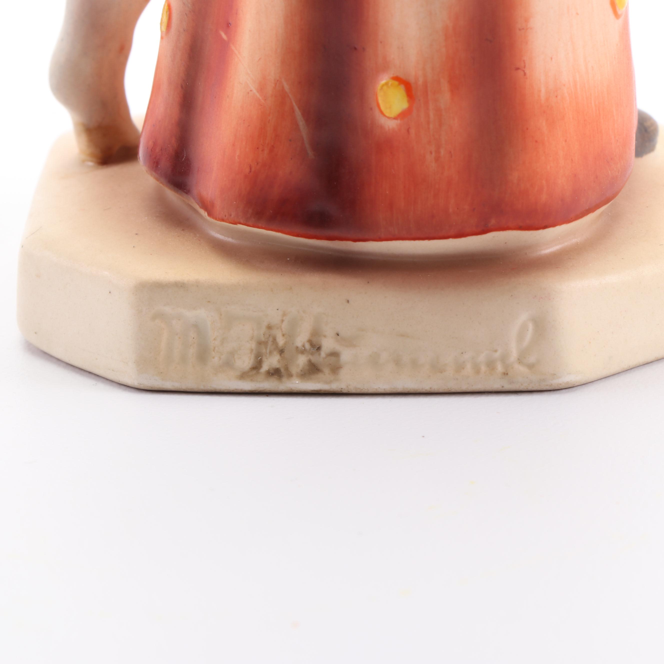 Goebel Hummel "Angel Serenade With Lamb" Porcelain Crèche Figurine