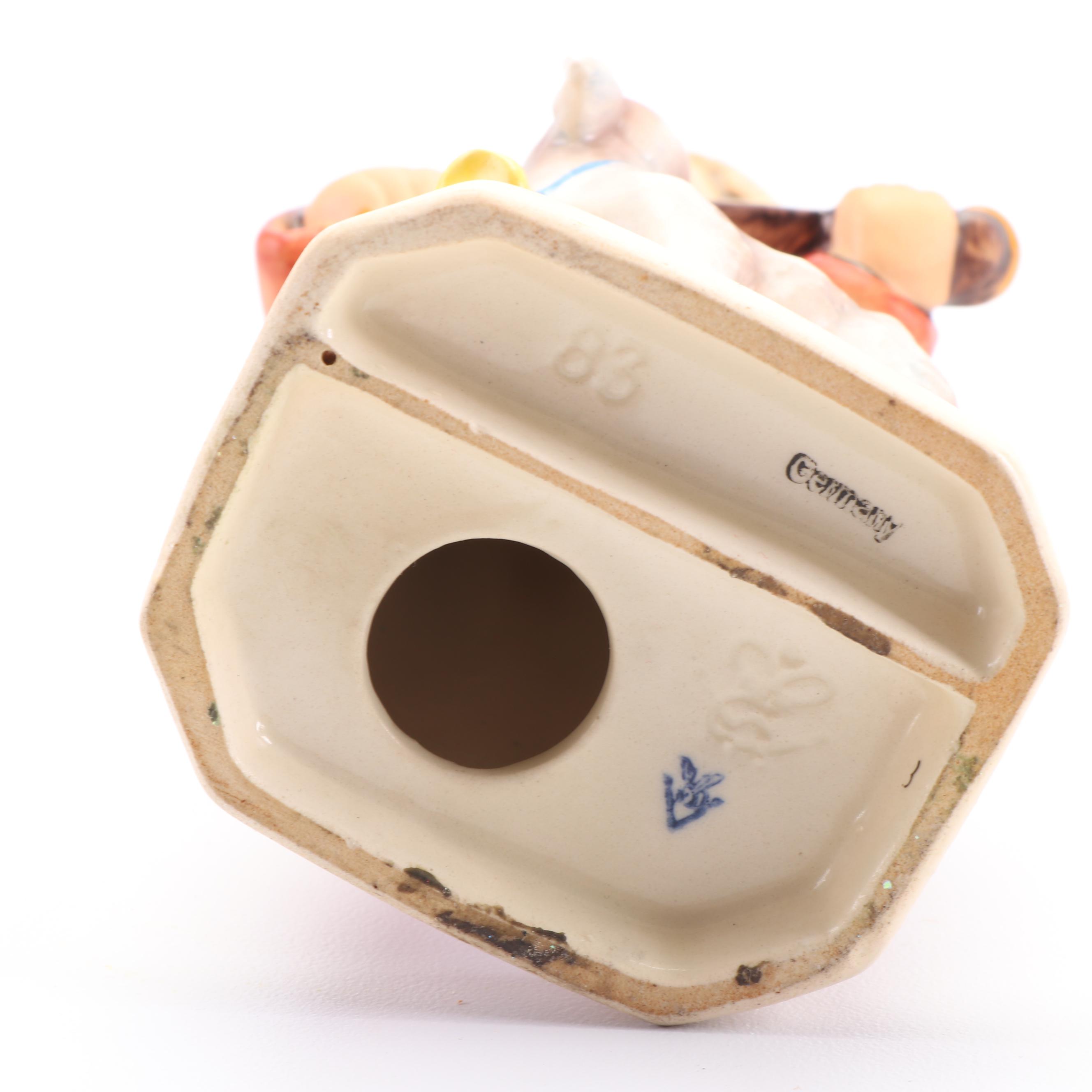 Goebel Hummel "Angel Serenade With Lamb" Porcelain Crèche Figurine