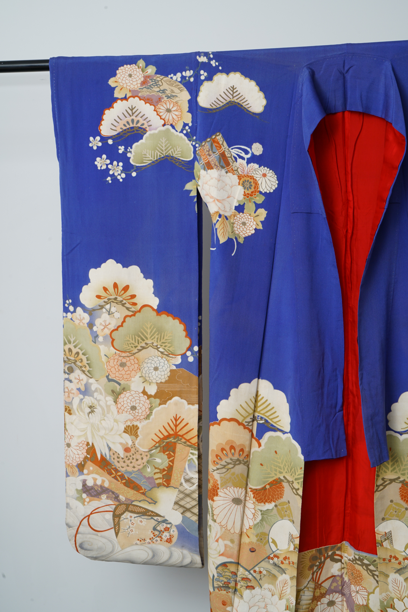 Circa 1890 Antique Handwoven Silk Crepe Formal Five Crested Furisode Kimono