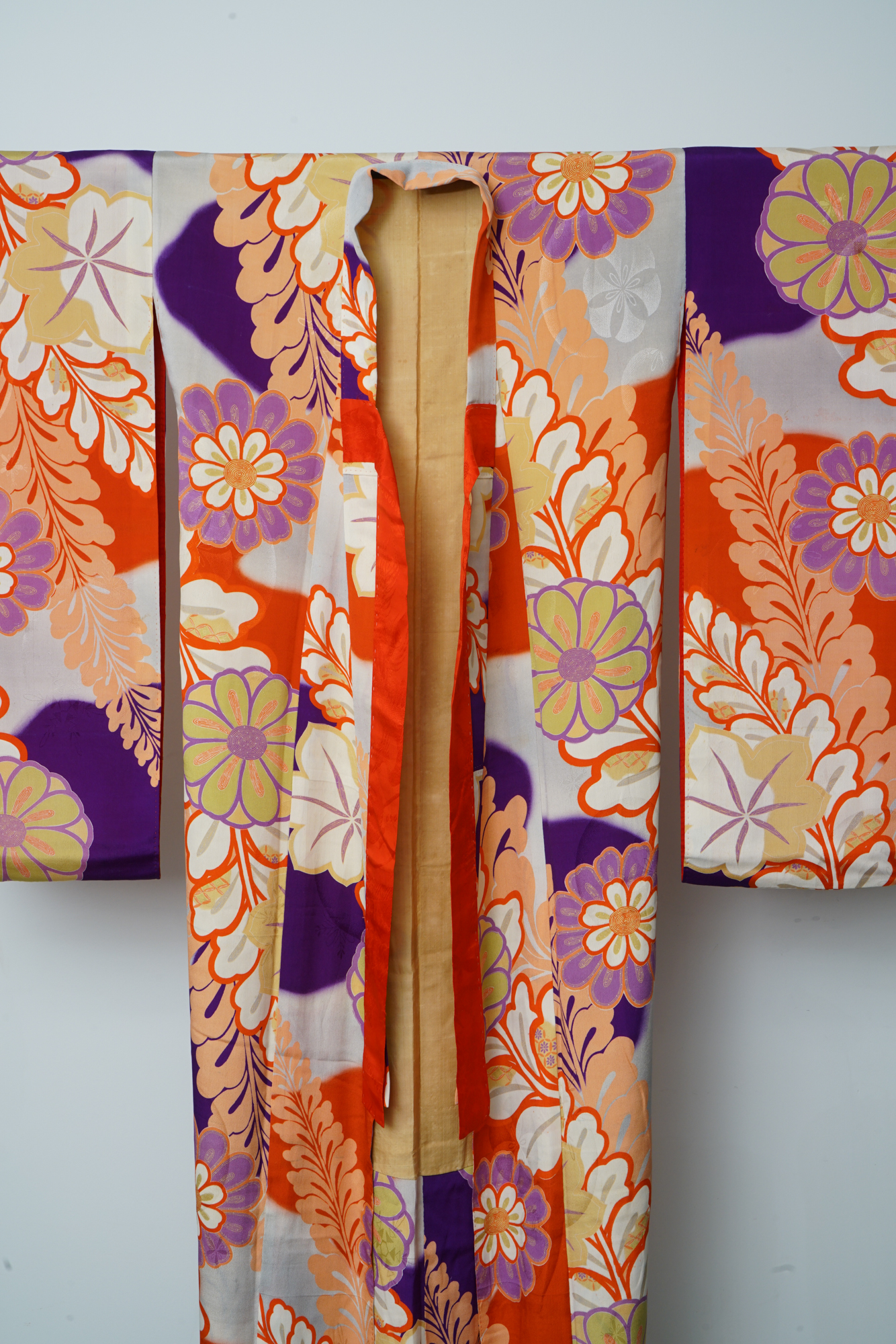 Circa 1920 Vintage Handwoven Silk Damask Kofurisode Kimono