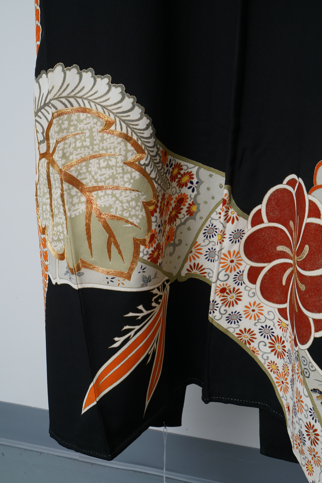 Circa 1925 Vintage Handwoven Silk Crepe Formal Crested Kuro-Tomesode Kimono