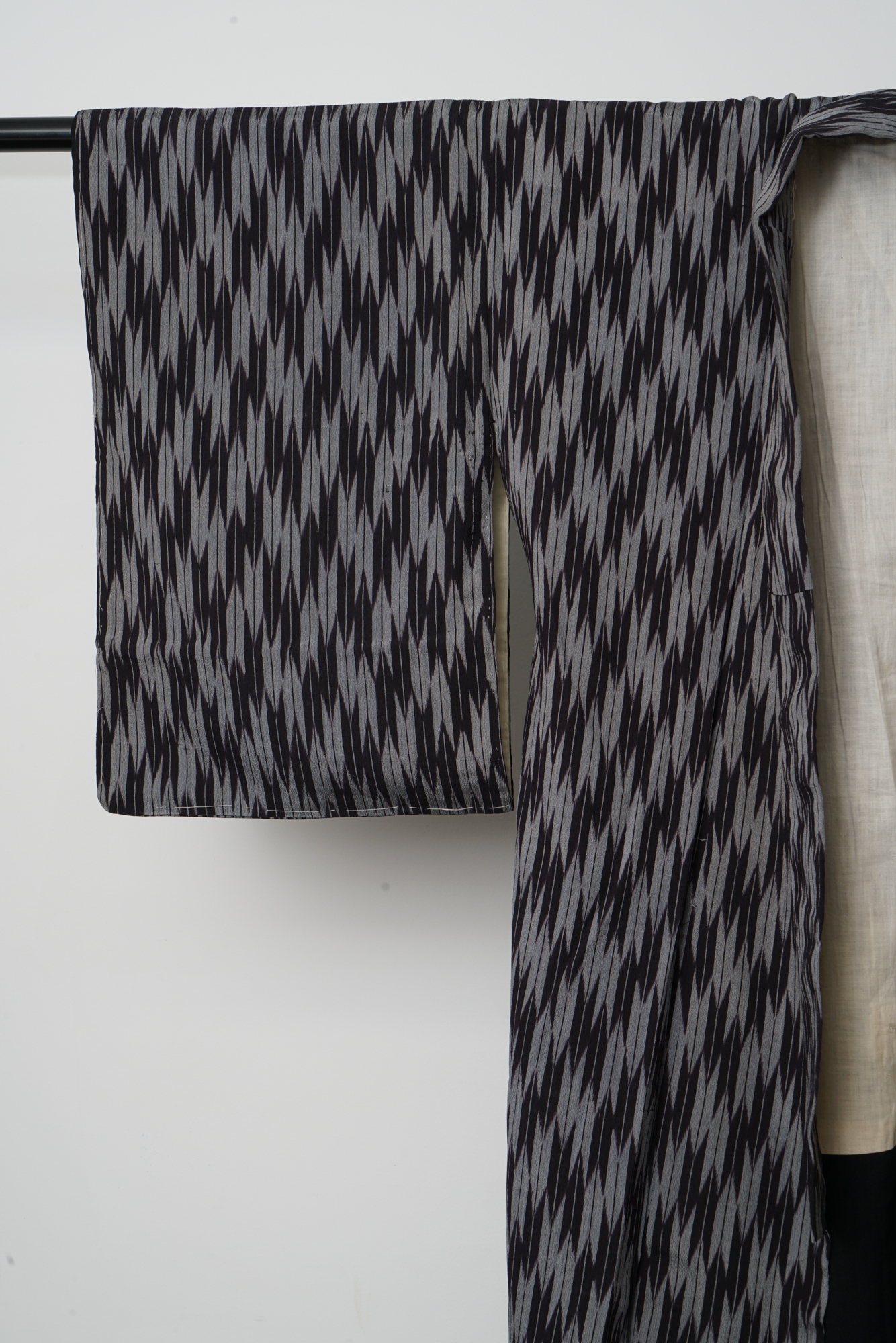 Circa 1940s Vintage Ikat Handwoven Silk Crepe Komon Kimono