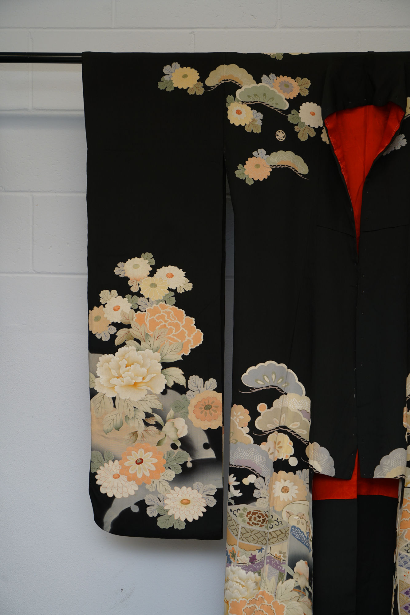 Circa 1890 Antique Handwoven Silk Crepe Formal Five Crested Furisode Kimono