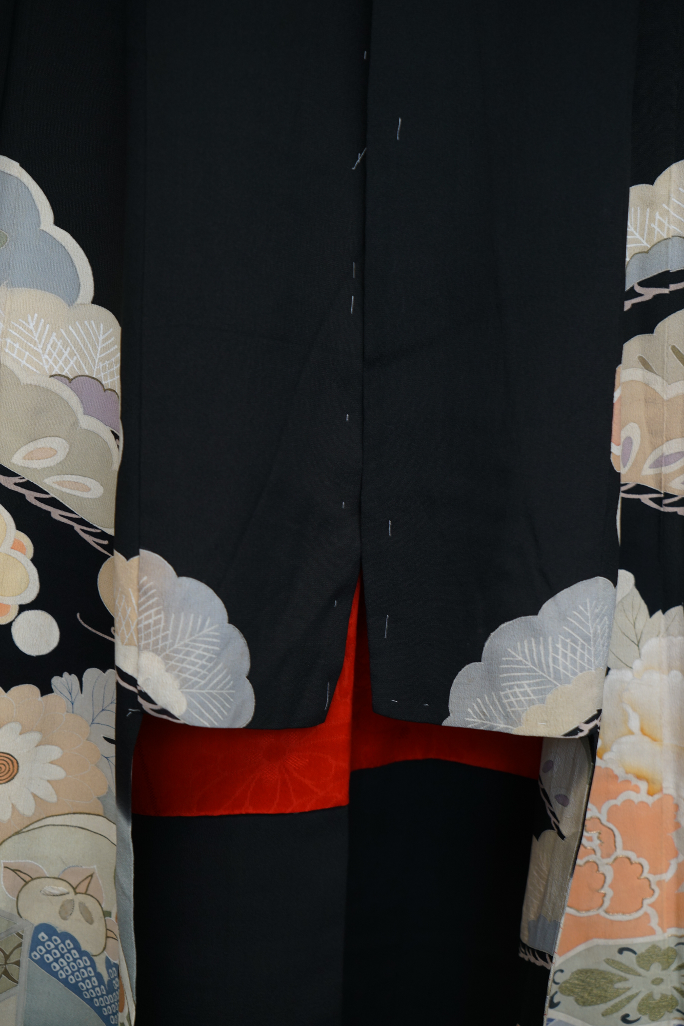 Circa 1890 Antique Handwoven Silk Crepe Formal Five Crested Furisode Kimono