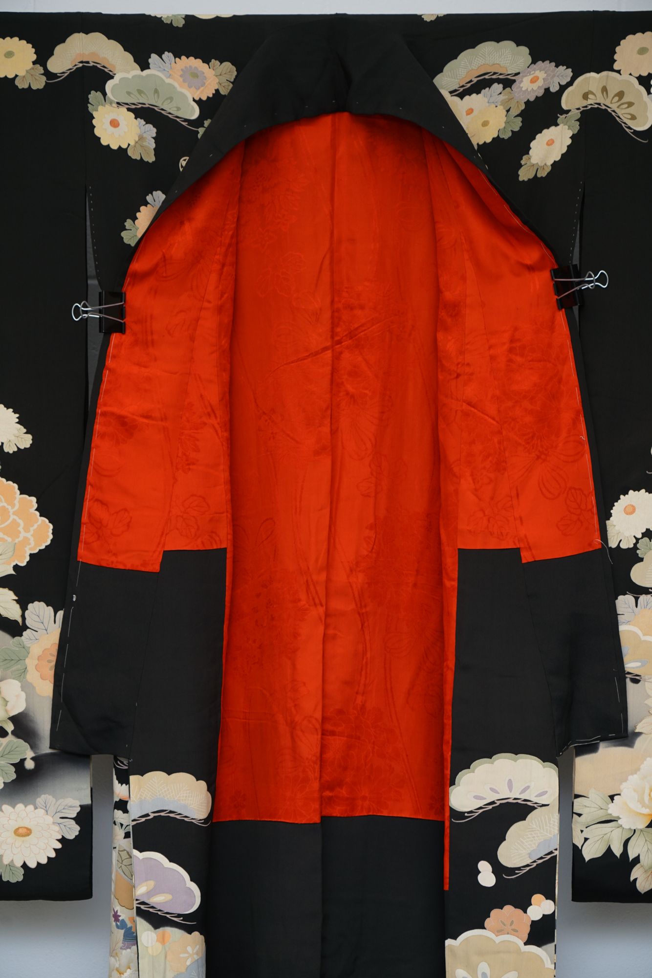 Circa 1890 Antique Handwoven Silk Crepe Formal Five Crested Furisode Kimono