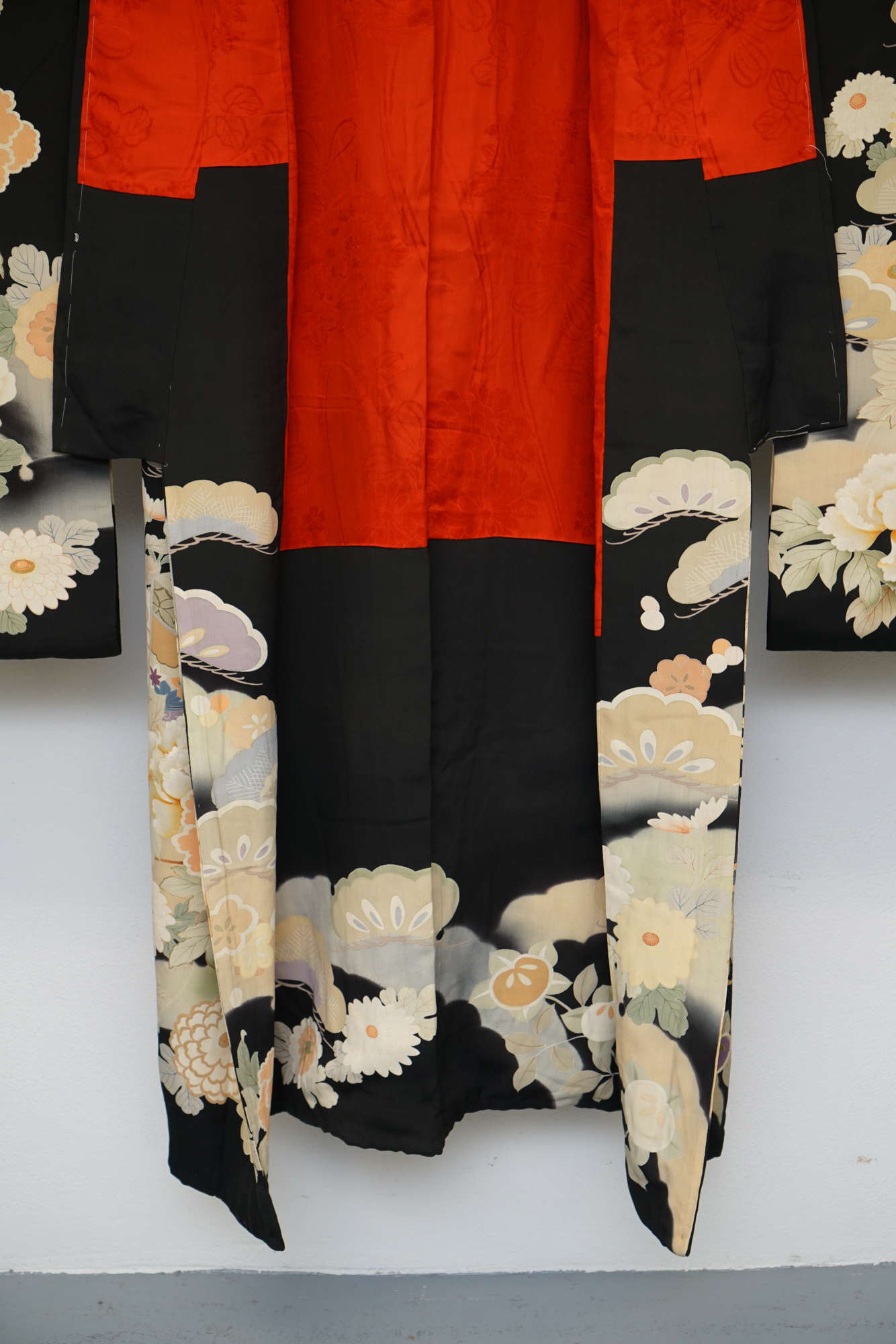 Circa 1890 Antique Handwoven Silk Crepe Formal Five Crested Furisode Kimono