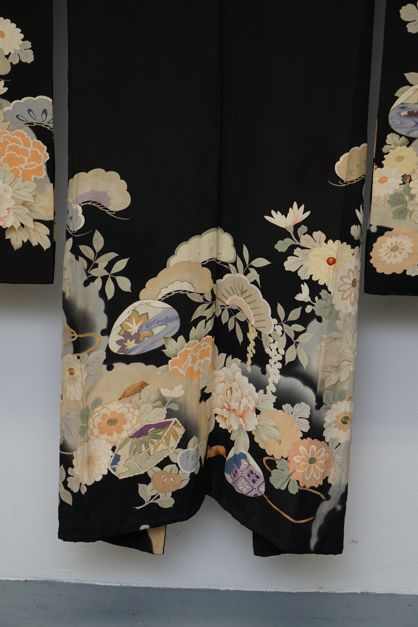 Circa 1890 Antique Handwoven Silk Crepe Formal Five Crested Furisode Kimono