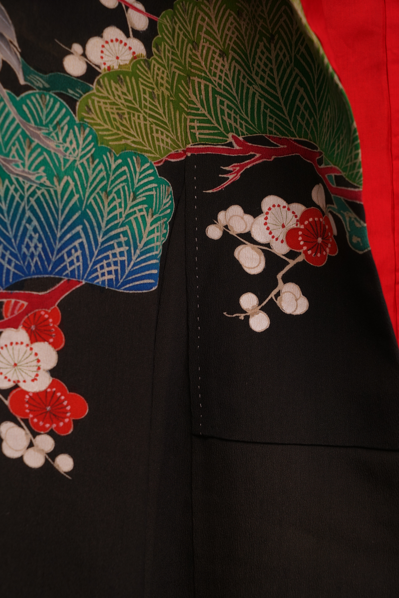 Circa 1915 Antique Handwoven Silk Crepe Formal Five Crested Furisode Kimono