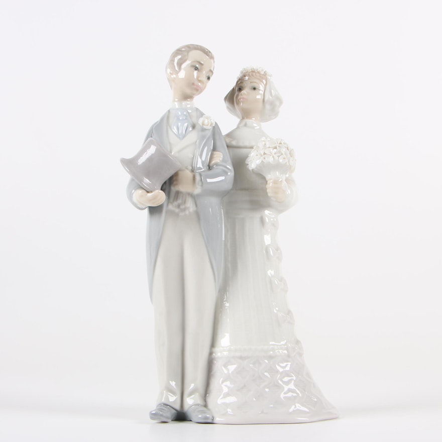 Lladró "Wedding" Bride and Groom Hand-Painted Porcelain Cake Topper Figurine