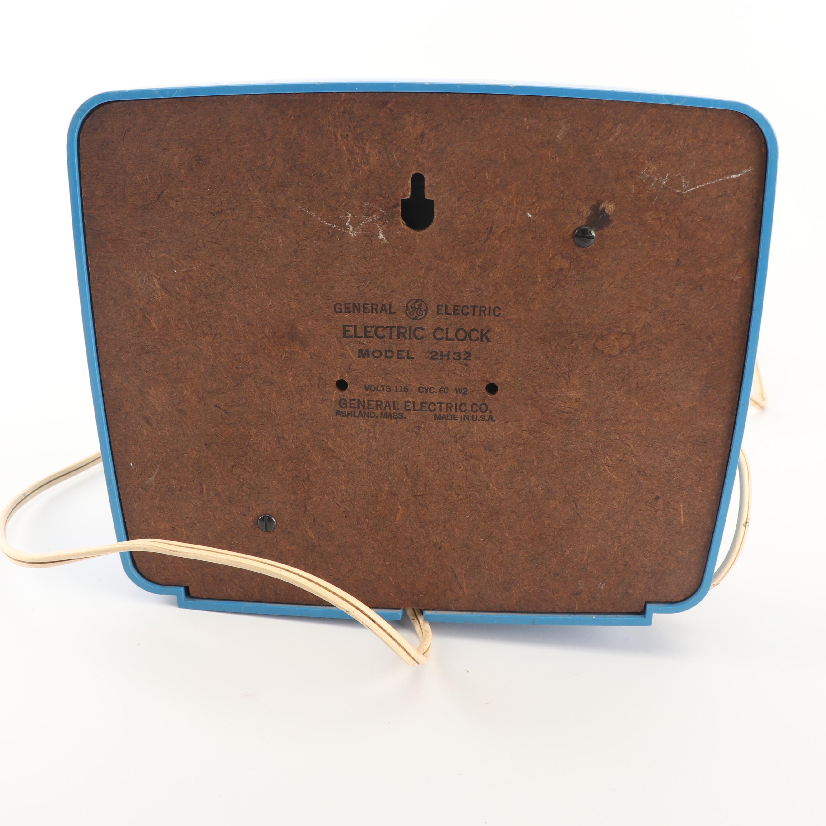 Vintage General Electric Wall Clock with Wards Airline FM-AM Radio Alarm Clock