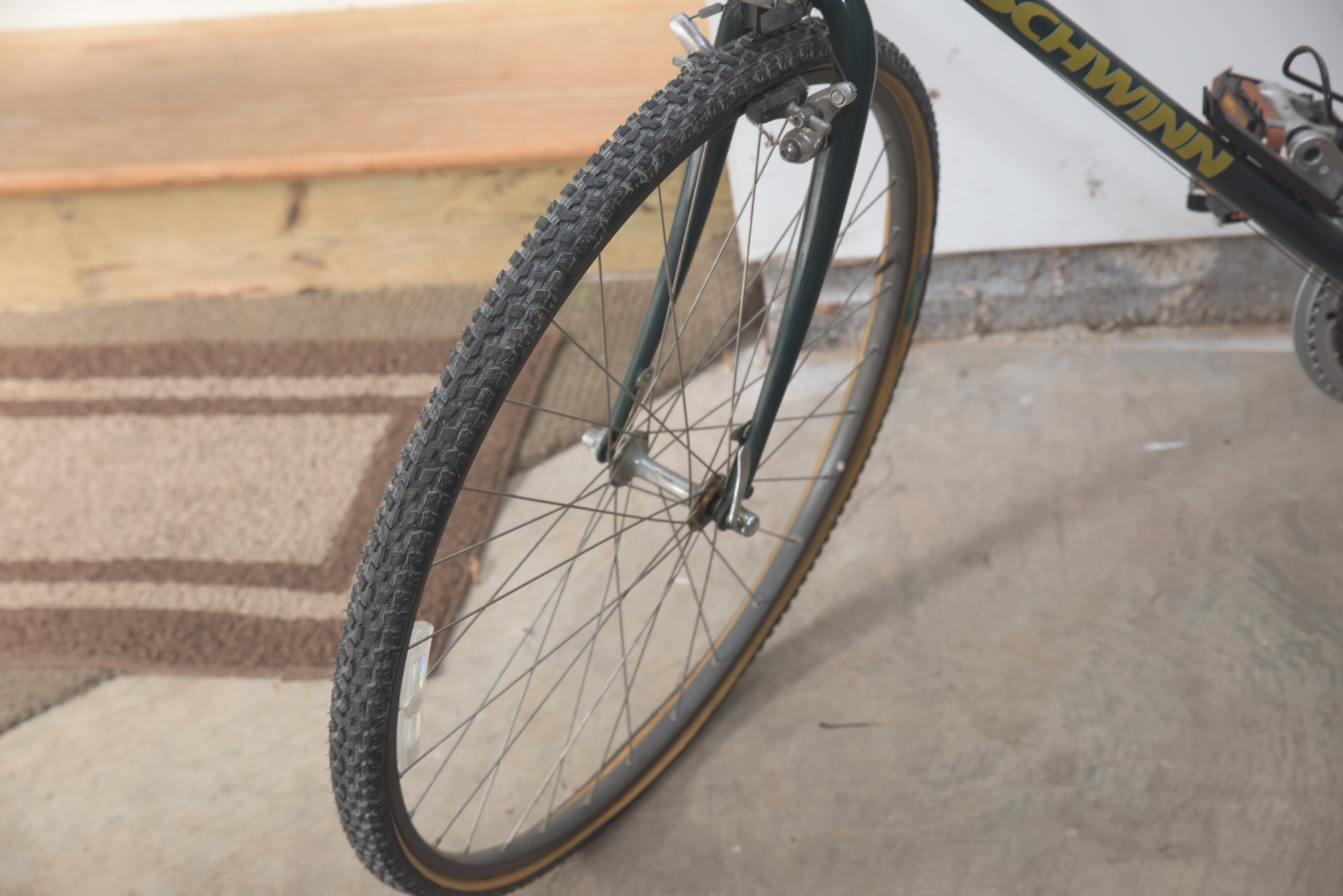 Schwinn CrossPoint Hybrid Bike