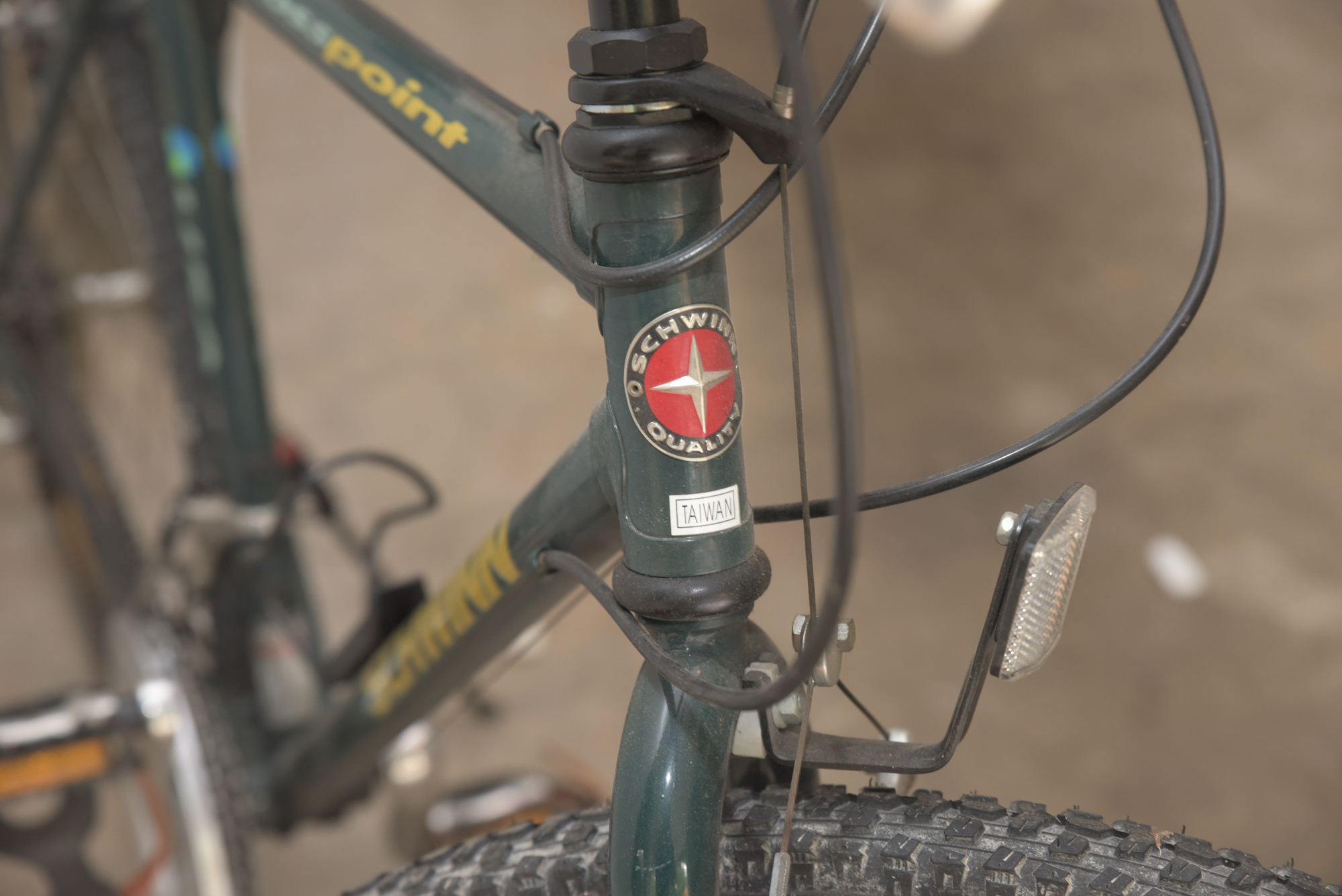 Schwinn CrossPoint Hybrid Bike