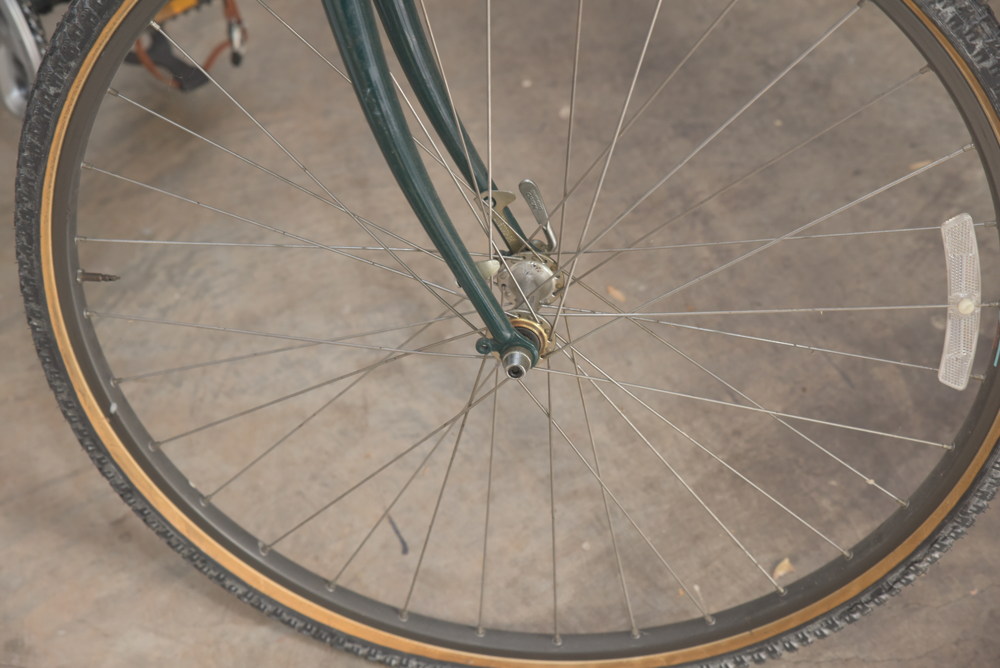 Schwinn CrossPoint Hybrid Bike