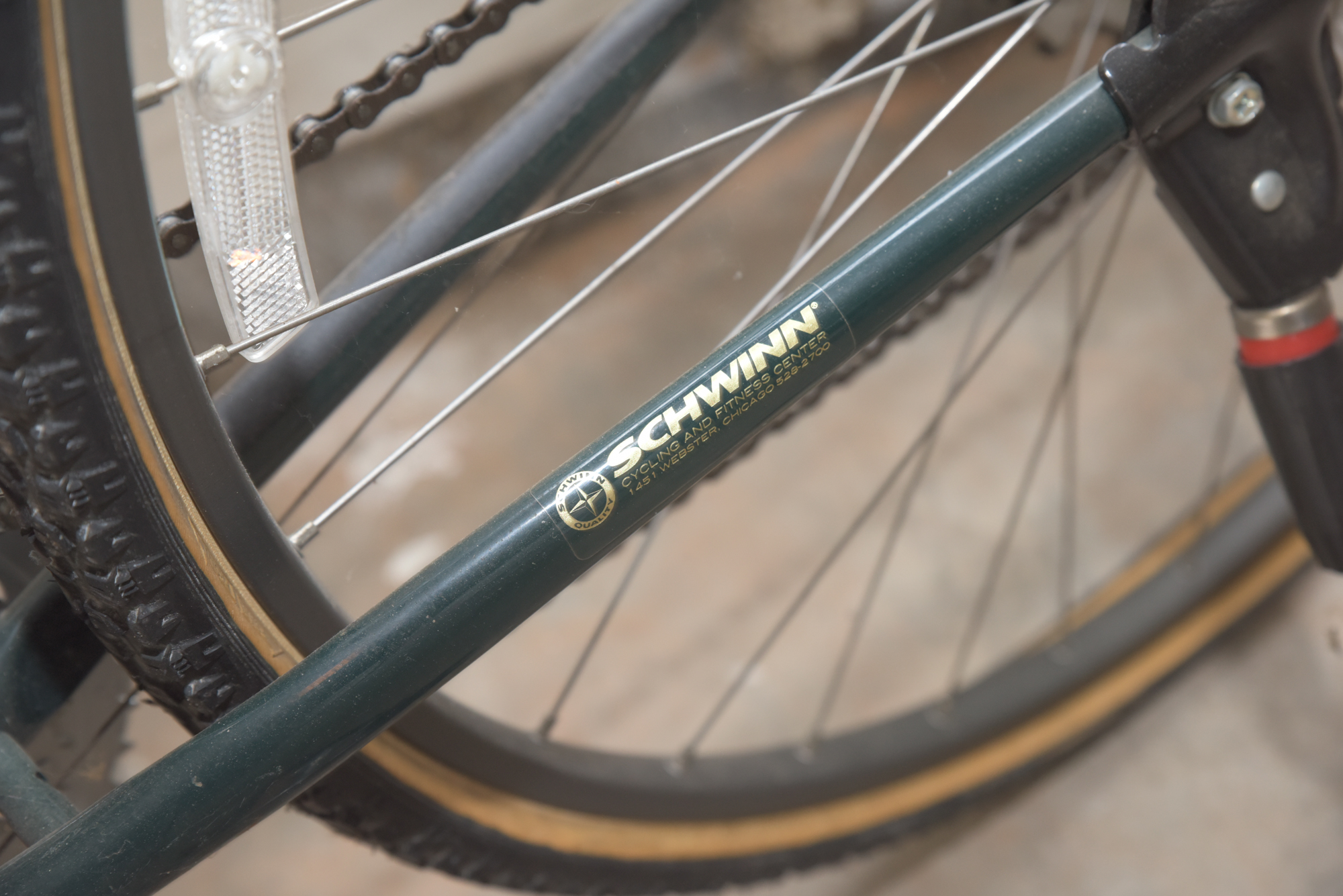 Schwinn CrossPoint Hybrid Bike