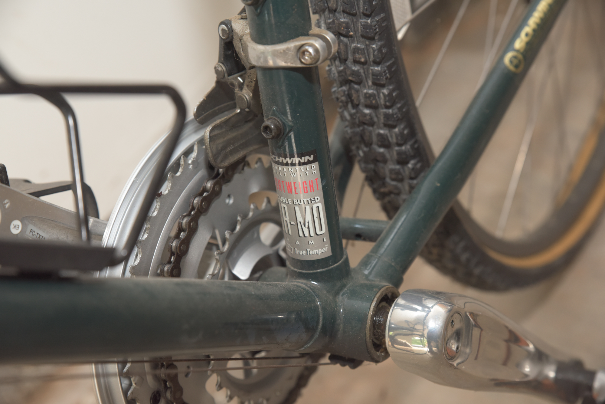 Schwinn CrossPoint Hybrid Bike