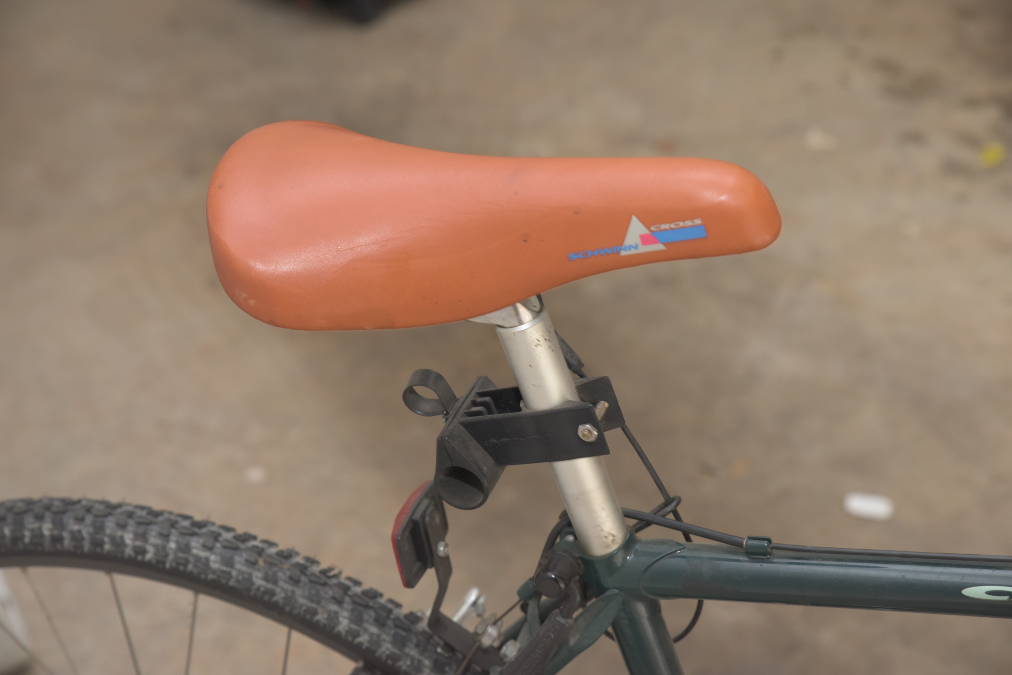 Schwinn CrossPoint Hybrid Bike