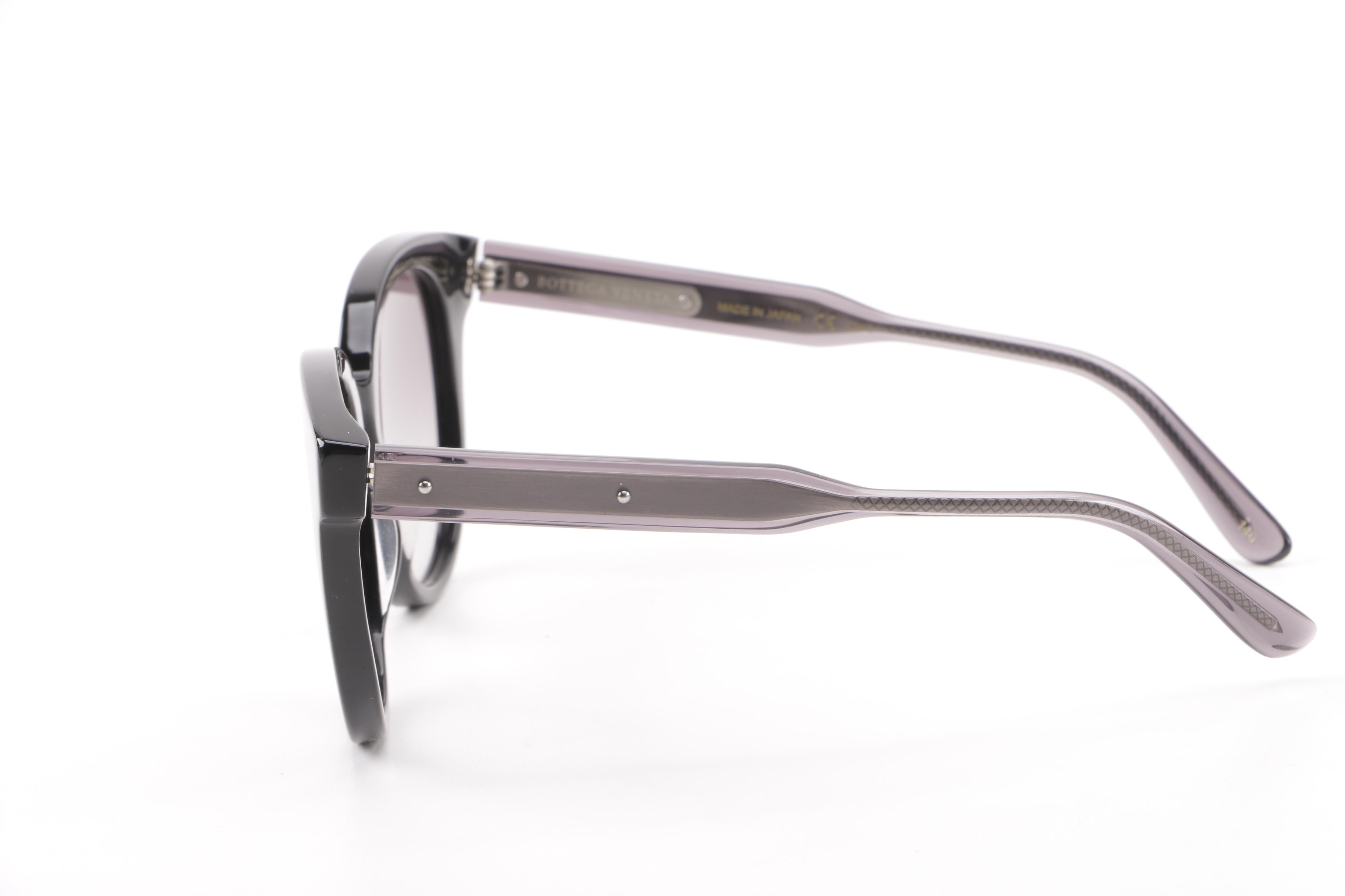 Bottega Veneta Black Framed Round Sunglasses