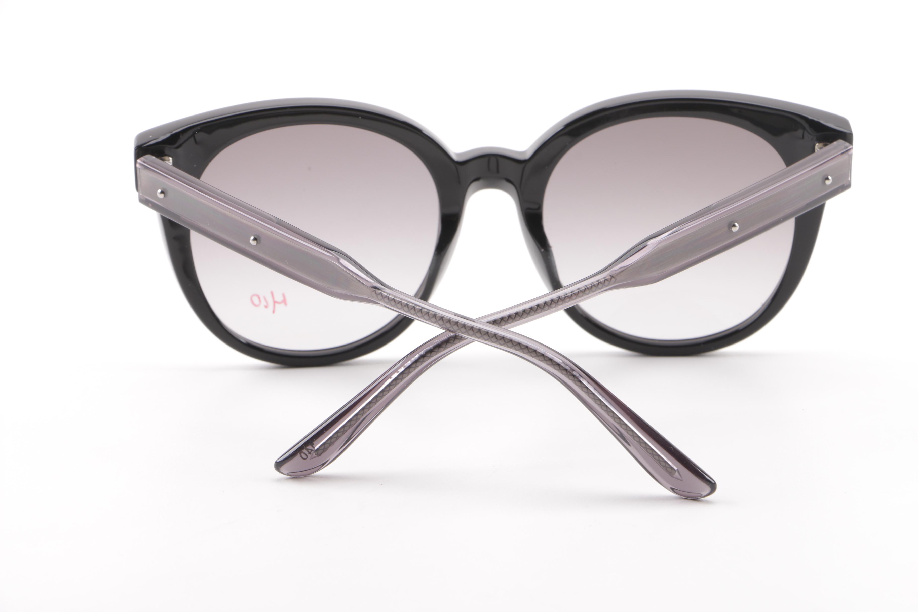 Bottega Veneta Black Framed Round Sunglasses