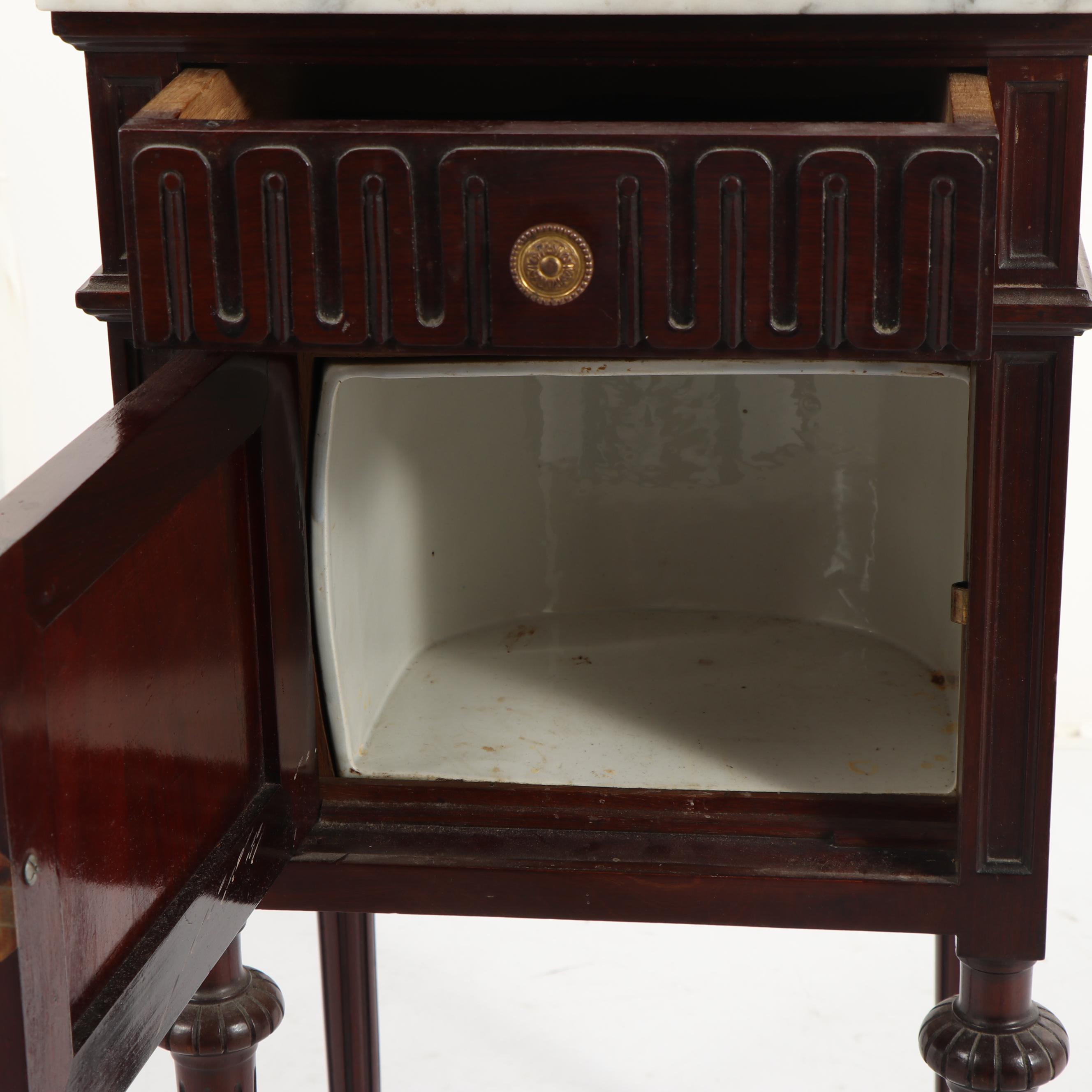 Federal Style Mahogany Humidor, 20th Century