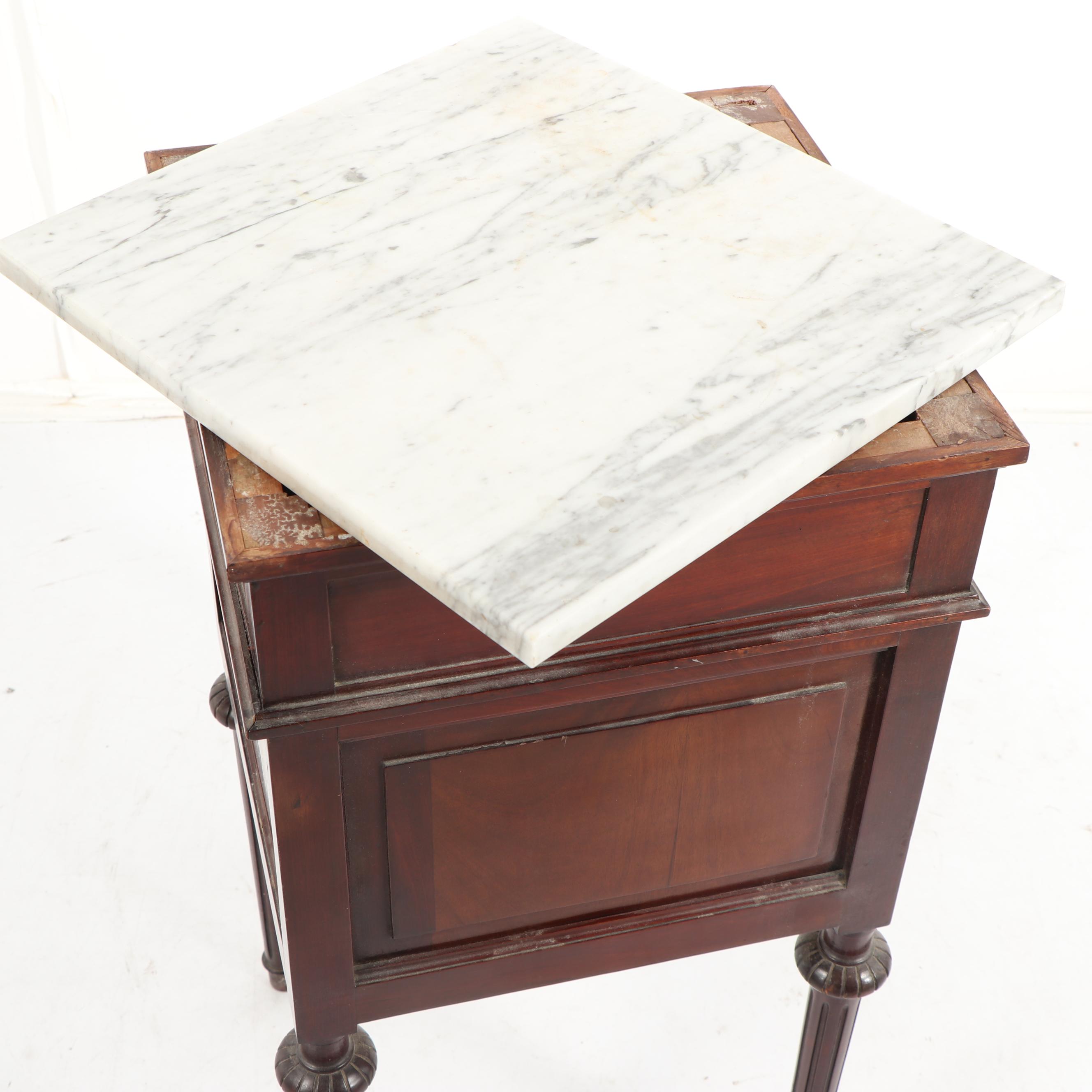 Federal Style Mahogany Humidor, 20th Century