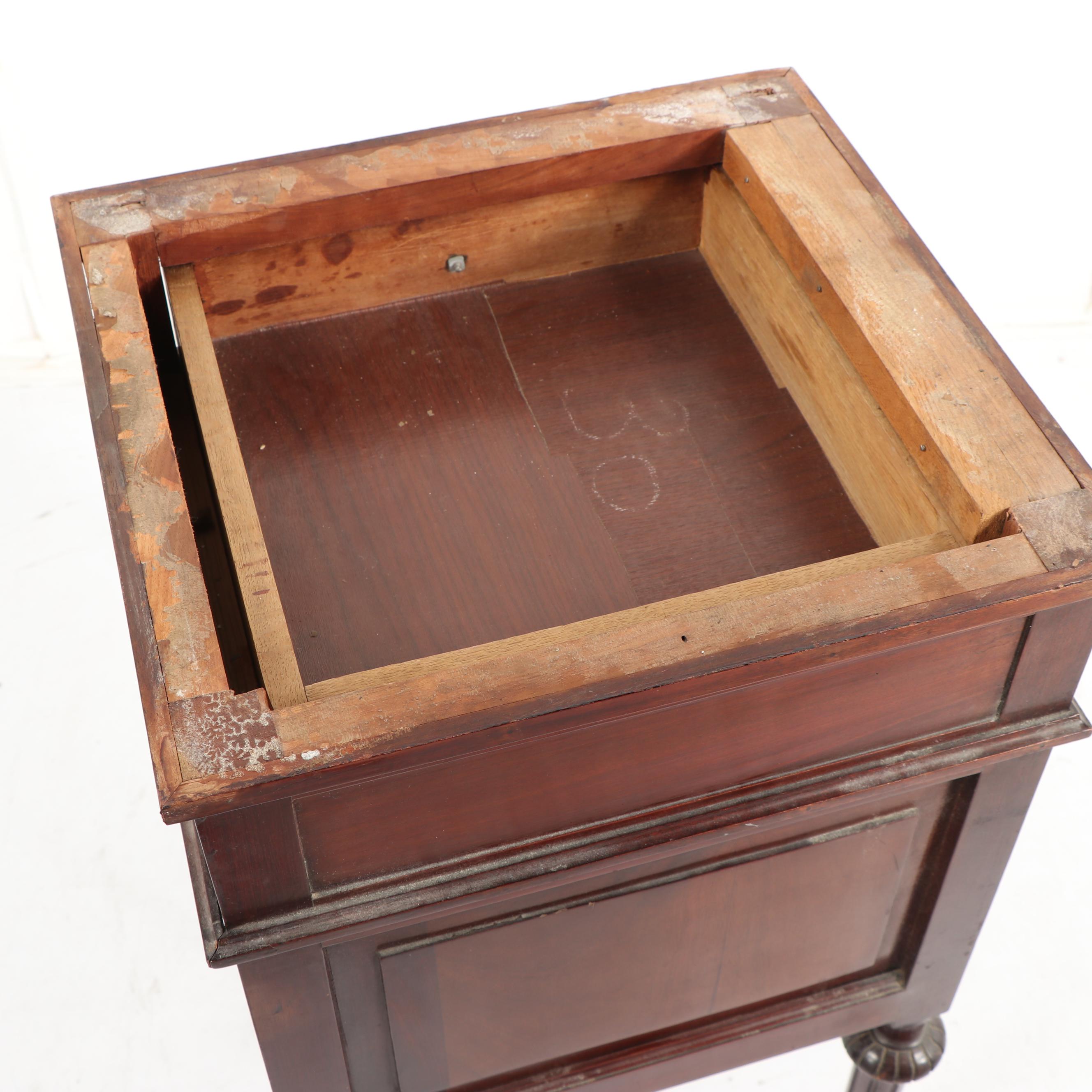 Federal Style Mahogany Humidor, 20th Century