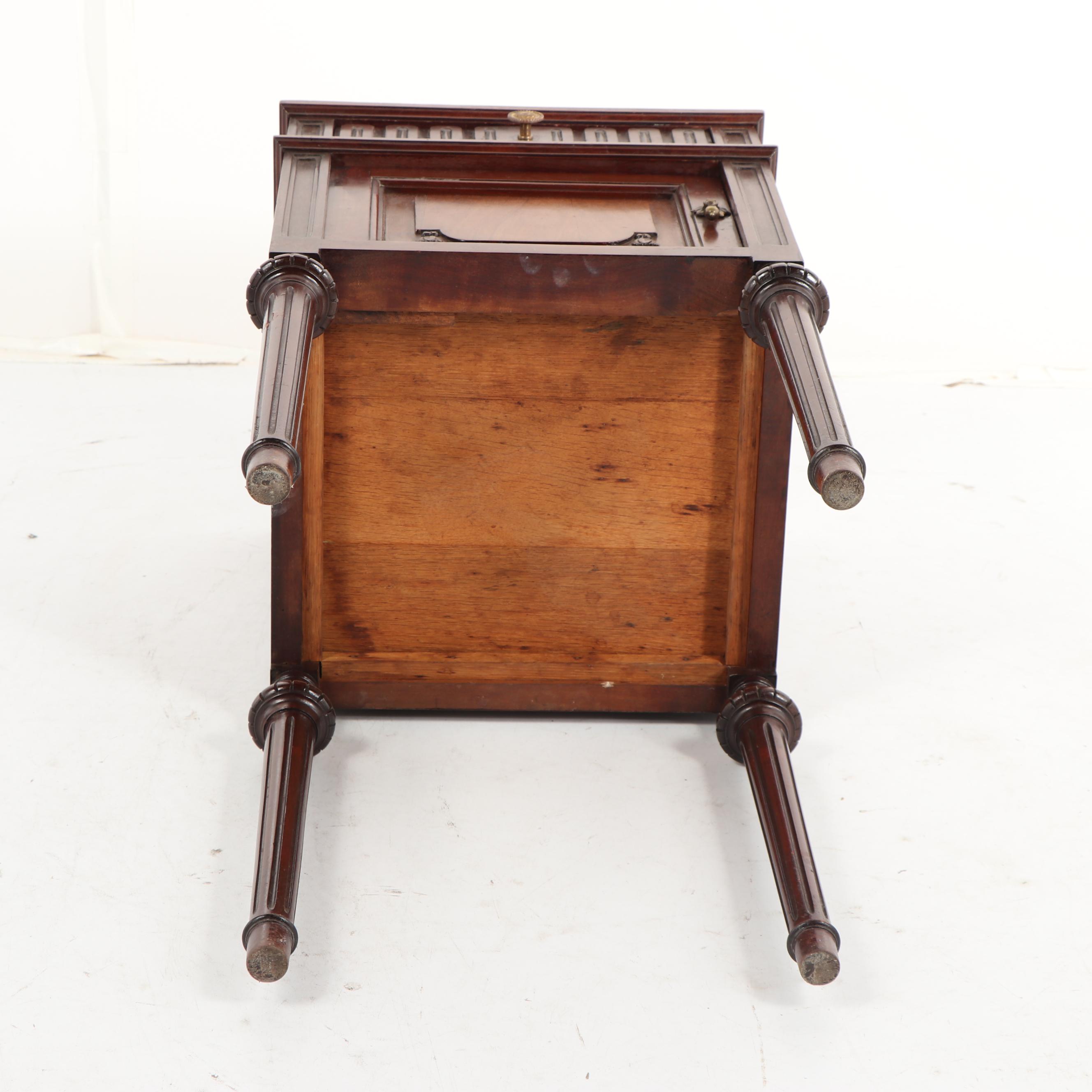 Federal Style Mahogany Humidor, 20th Century