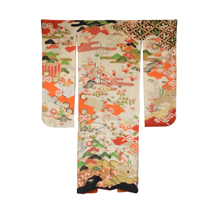 Circa 1925 Vintage Handwoven Silk Formal Five Crested Furisode Kimono