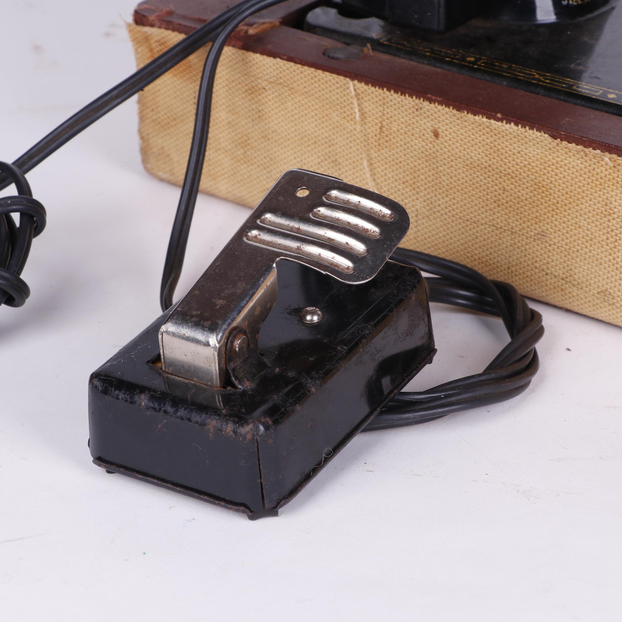 Singer 99k Sewing Machine with Case