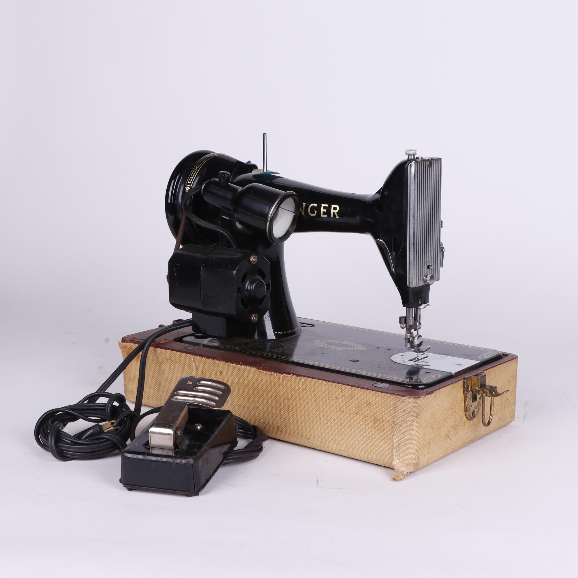 Singer 99k Sewing Machine with Case