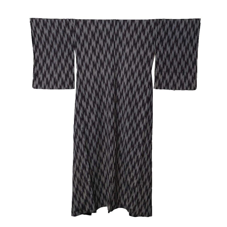 Circa 1940s Vintage Ikat Handwoven Silk Crepe Komon Kimono