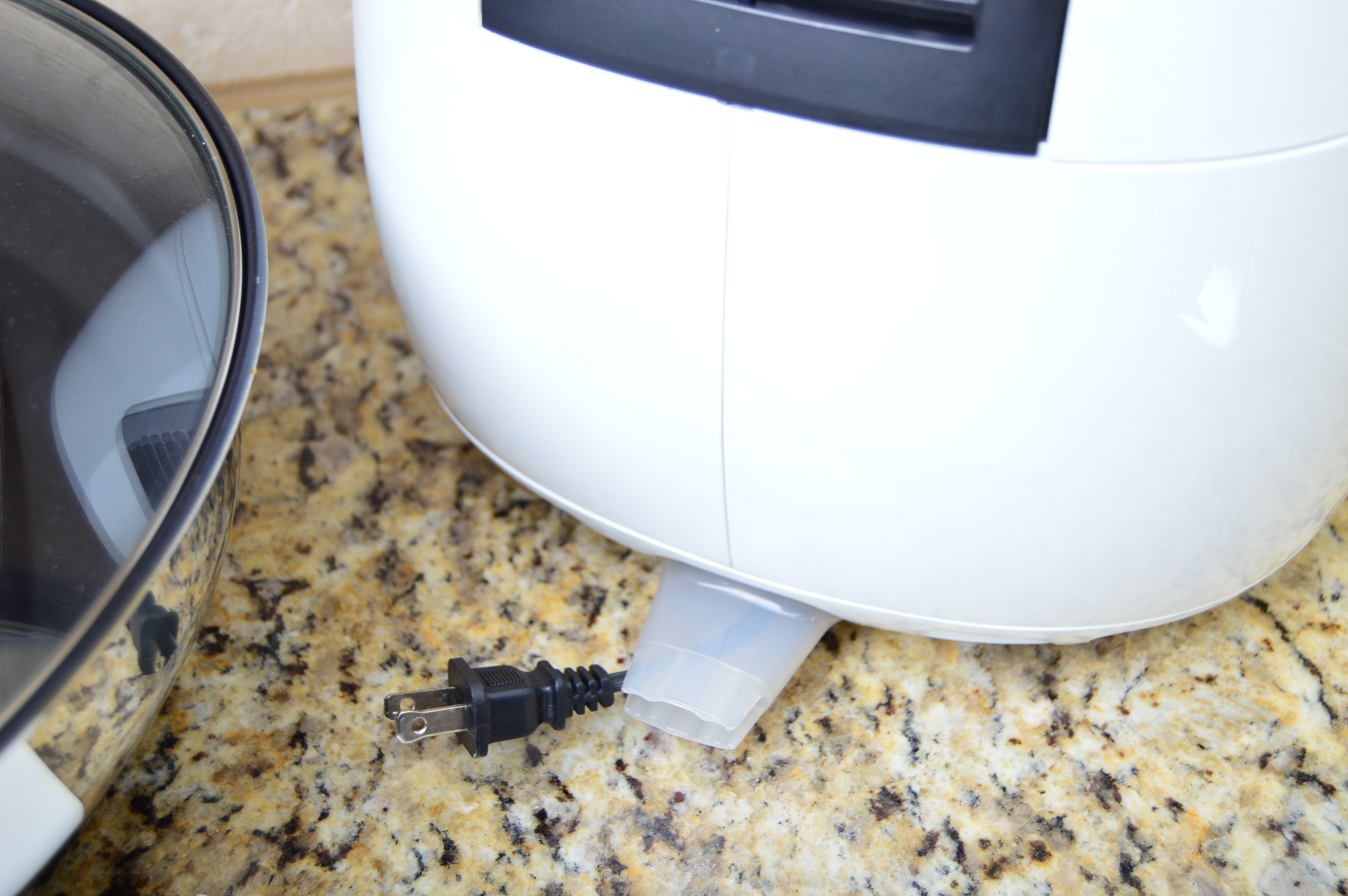 Small Kitchen Appliances With Crock-Pot, Philips Air Fryer and Cuisinart