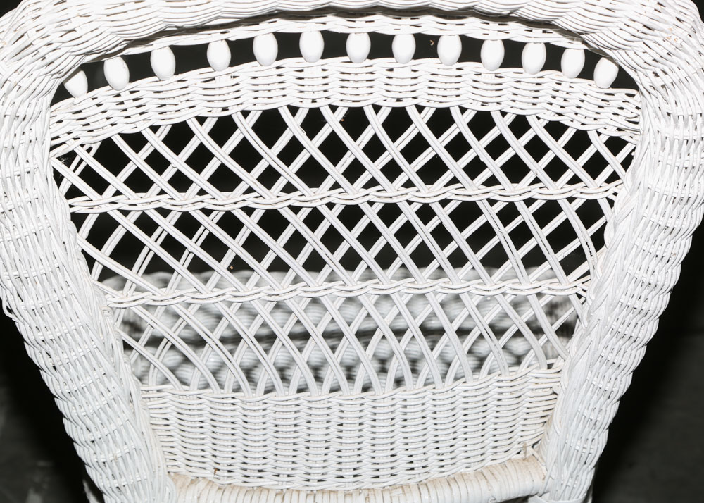 White Wicker Patio Table and Chairs