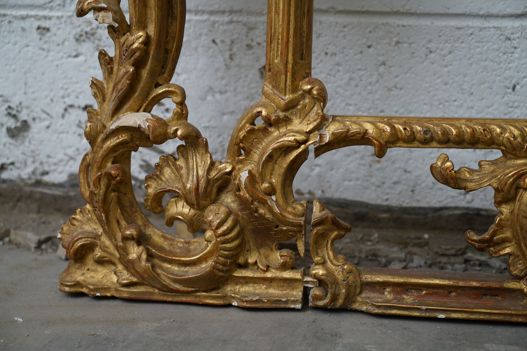 Louis XV Style Carved Giltwood Wall Mount Mirror, Early/Mid-20th Century