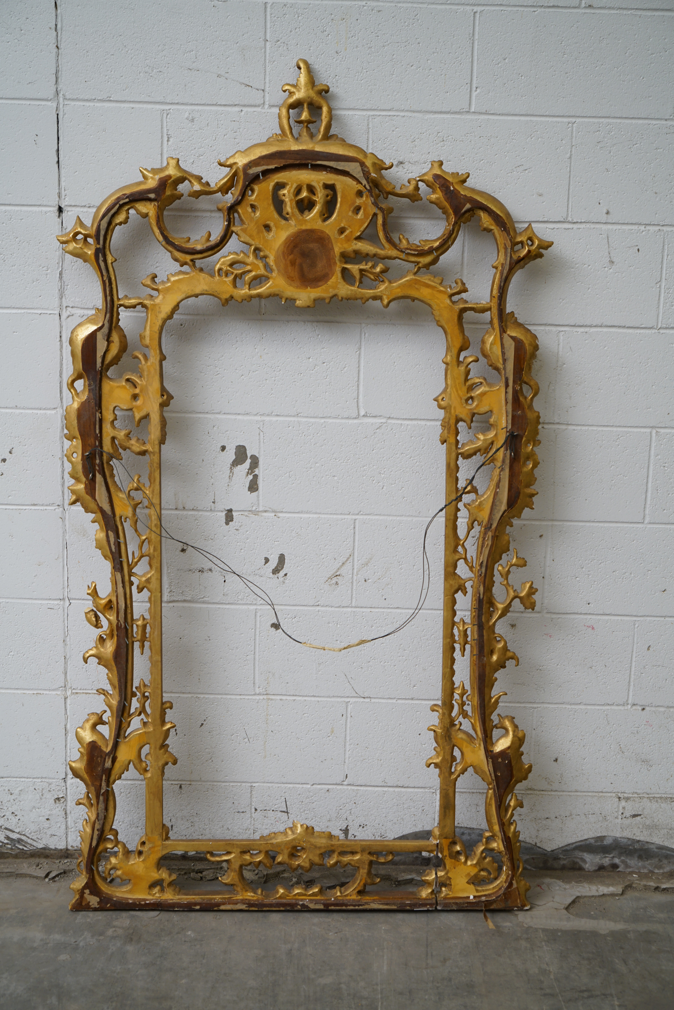 Louis XV Style Carved Giltwood Wall Mount Mirror, Early/Mid-20th Century