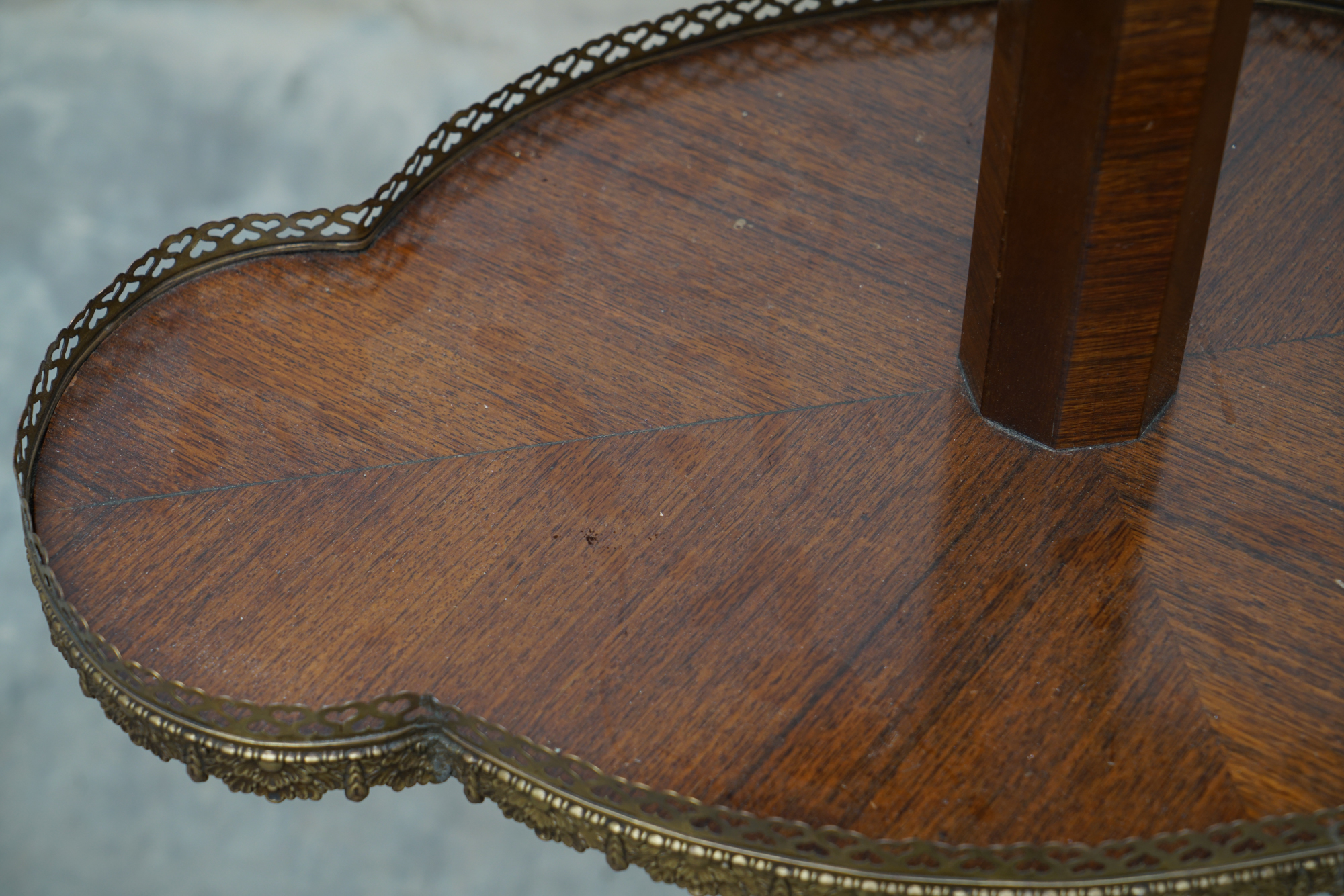 Louis XV Style Gilt-Metal Mounted Kingwood Two-Tier Étagère, 20th Century