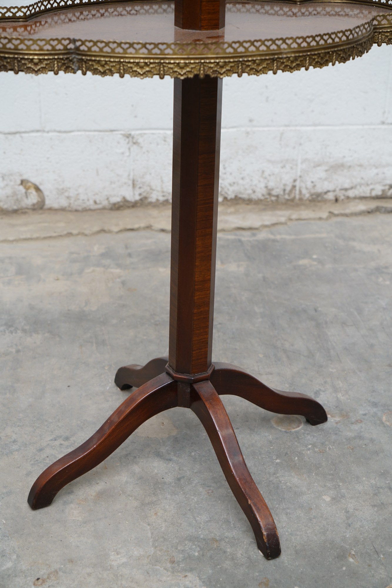 Louis XV Style Gilt-Metal Mounted Kingwood Two-Tier Étagère, 20th Century