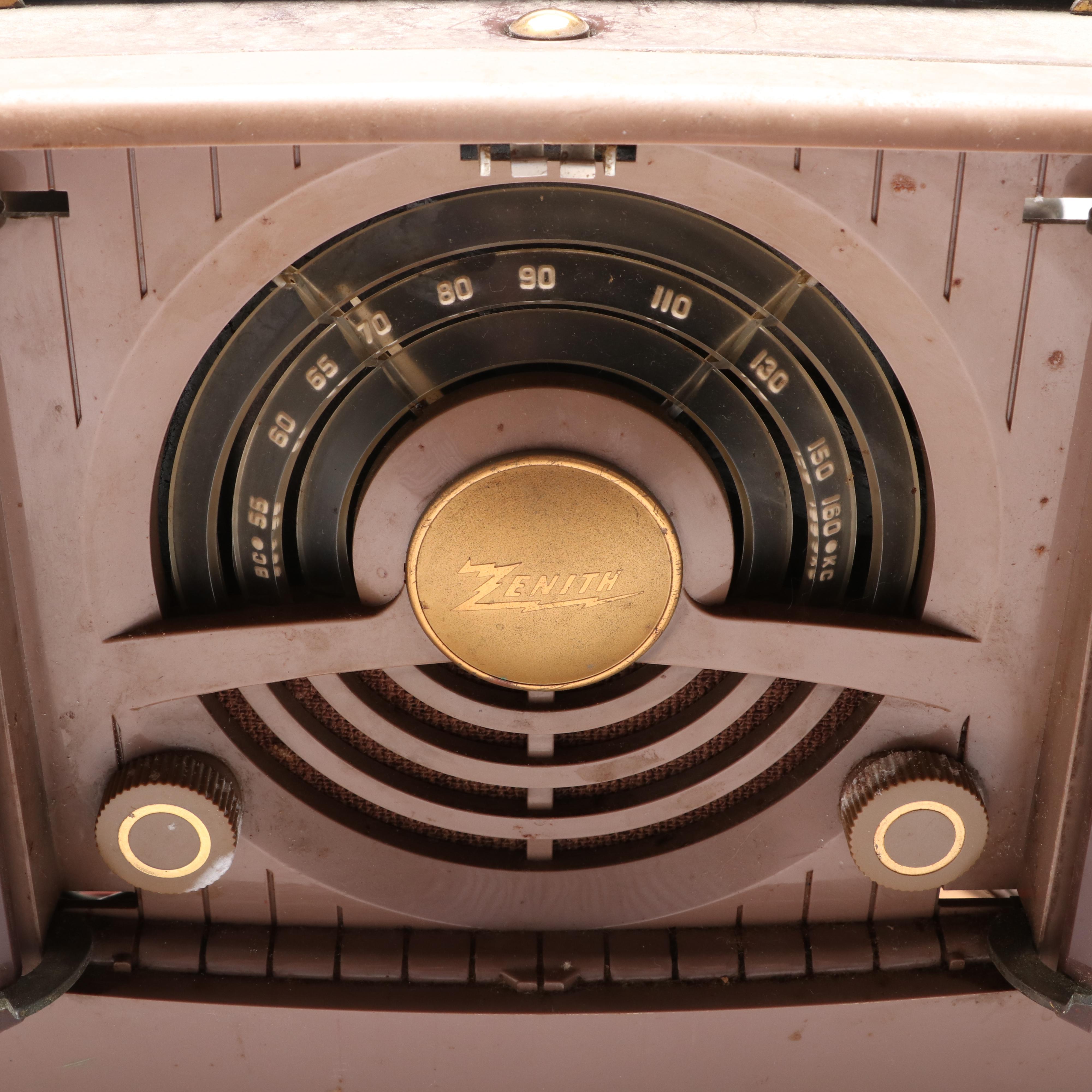 1950s Zenith Wavemagnet Tube Radio