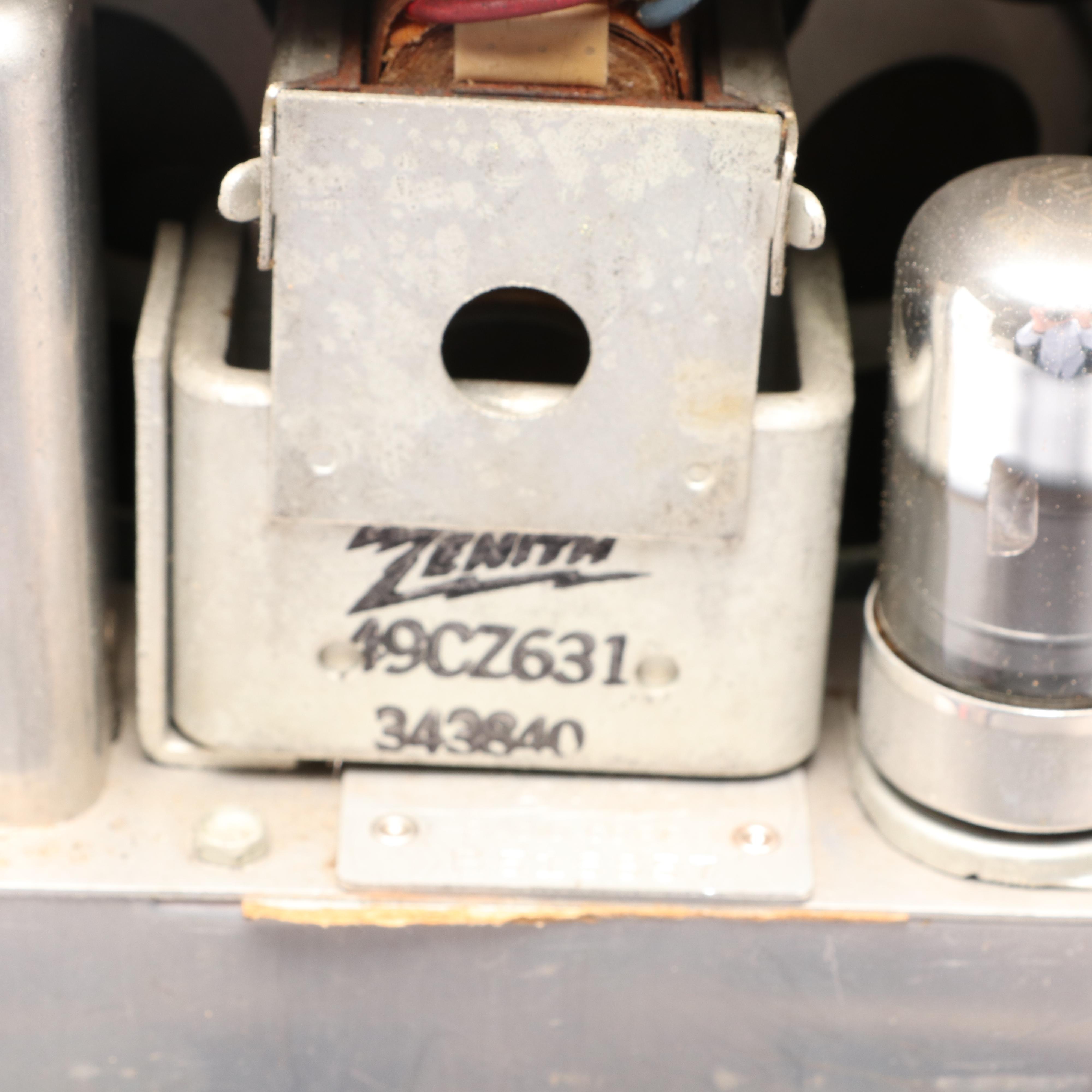 1950s Zenith Wavemagnet Tube Radio