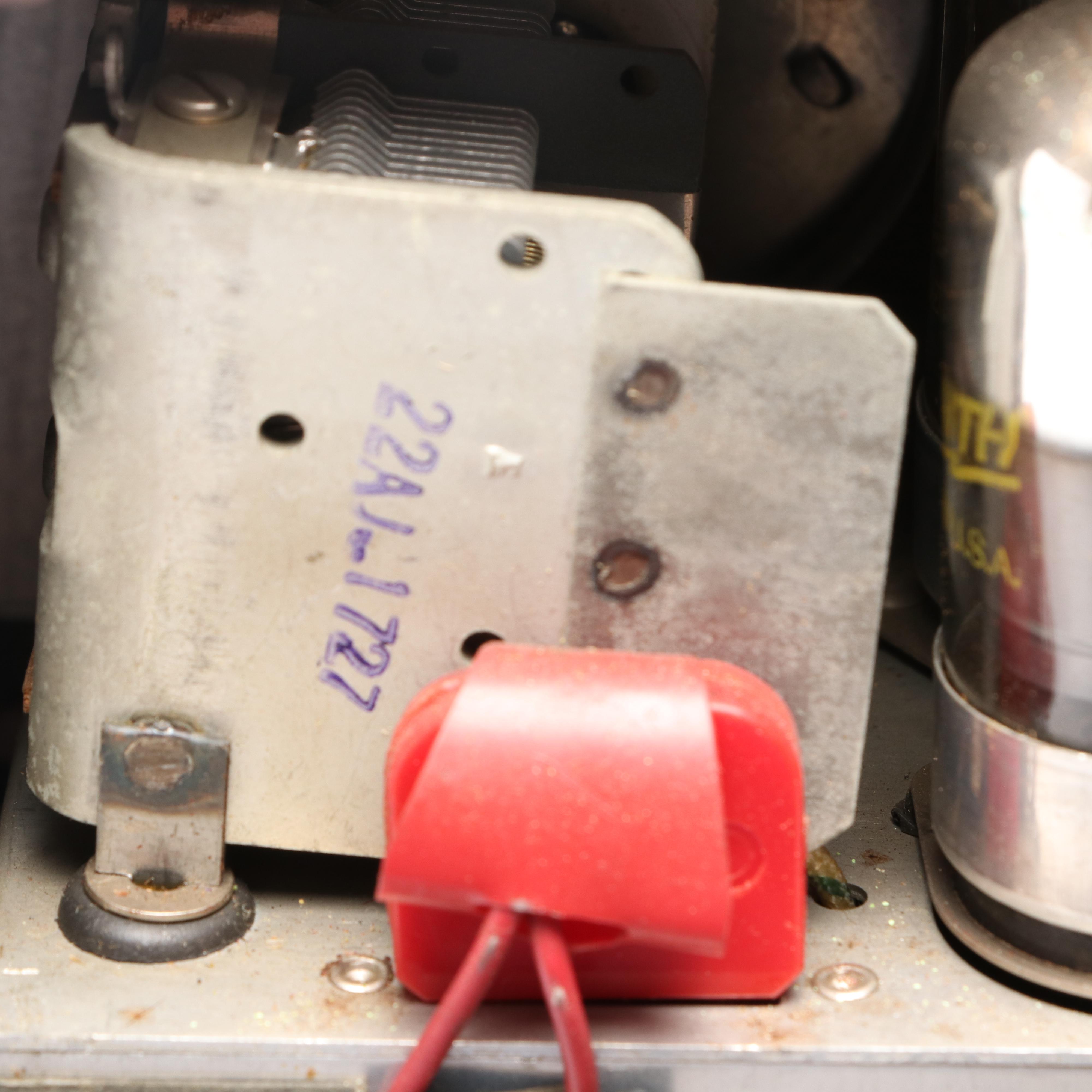 1950s Zenith Wavemagnet Tube Radio