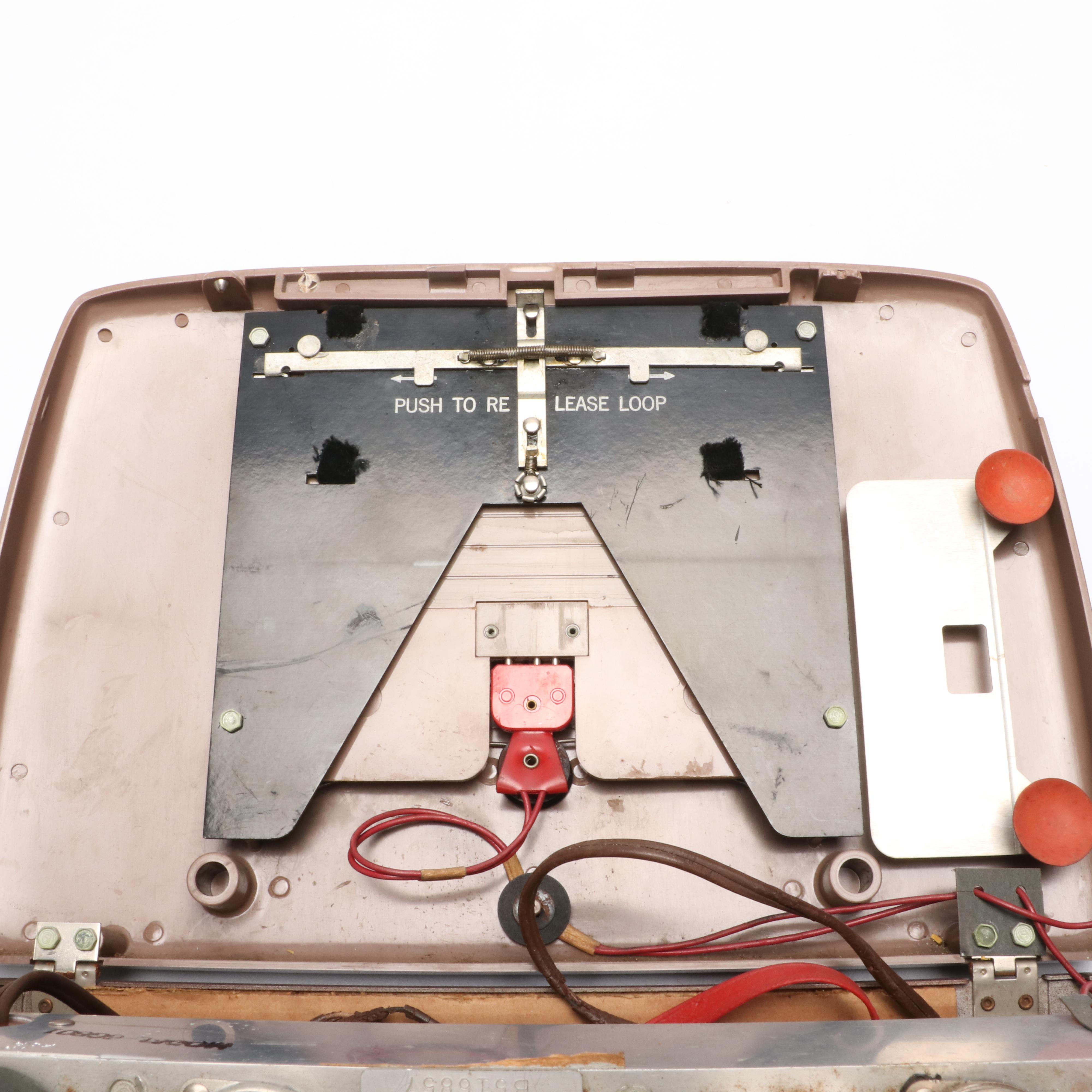 1950s Zenith Wavemagnet Tube Radio