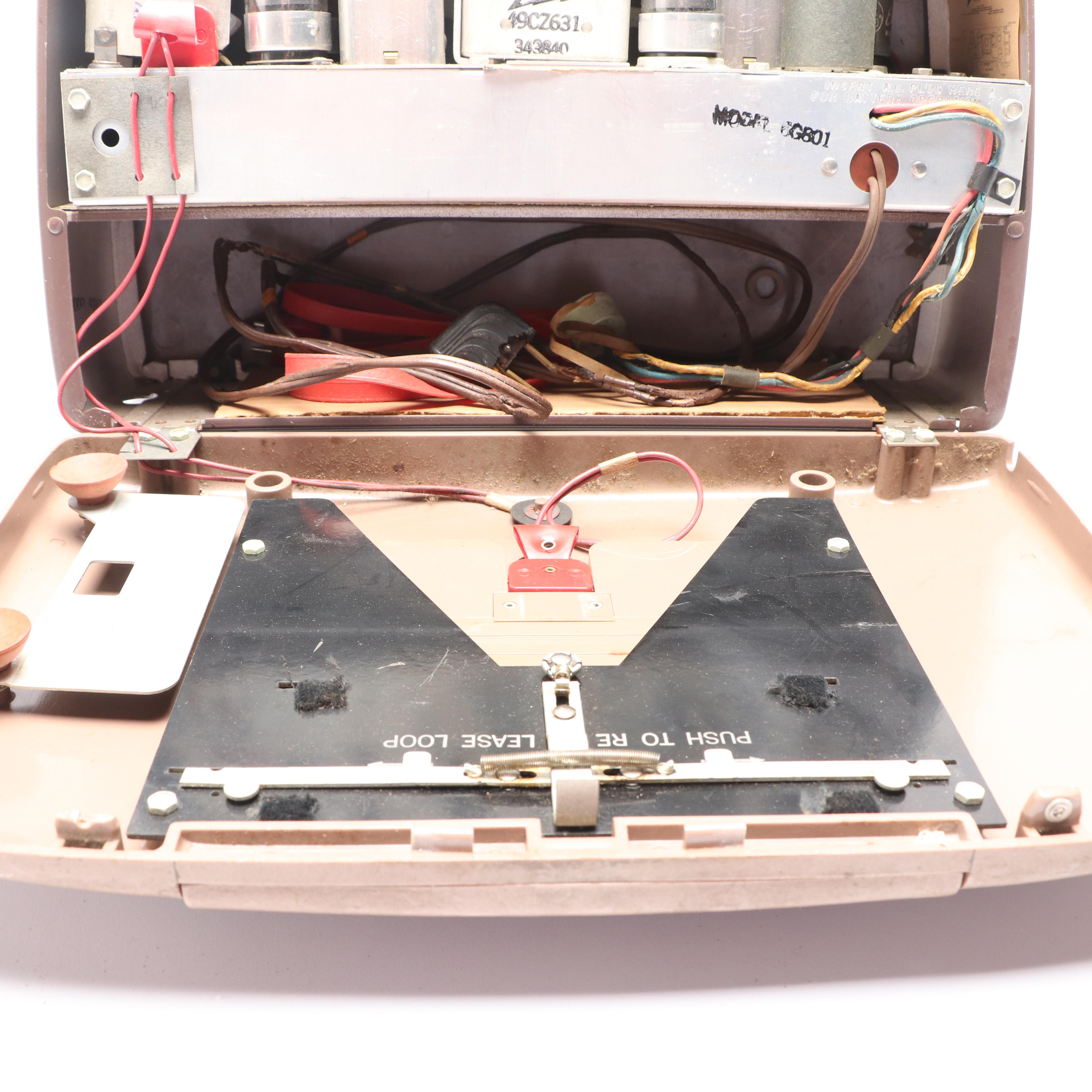 1950s Zenith Wavemagnet Tube Radio