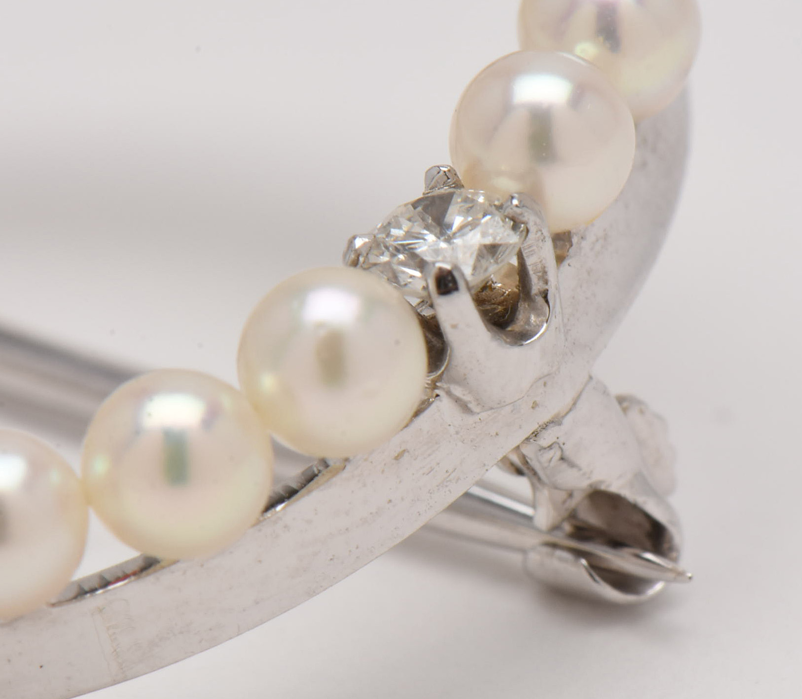 14K White Gold Diamond and Cultured Pearl Circle Brooch